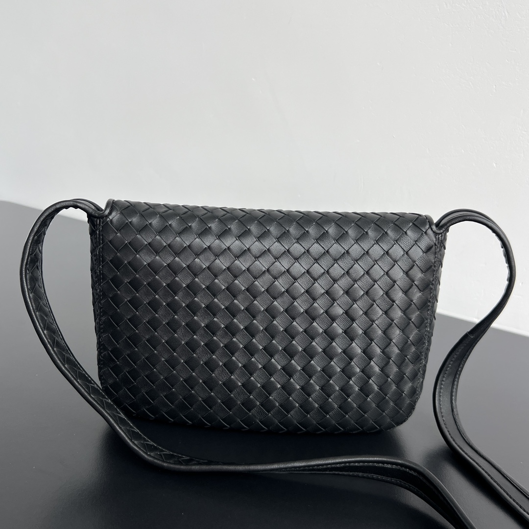 ​​​​​​​BOTTEGA VENETA BV 보테가 베네타 Veneto(베네토) 플랩 숄더백 - 843836 가방
