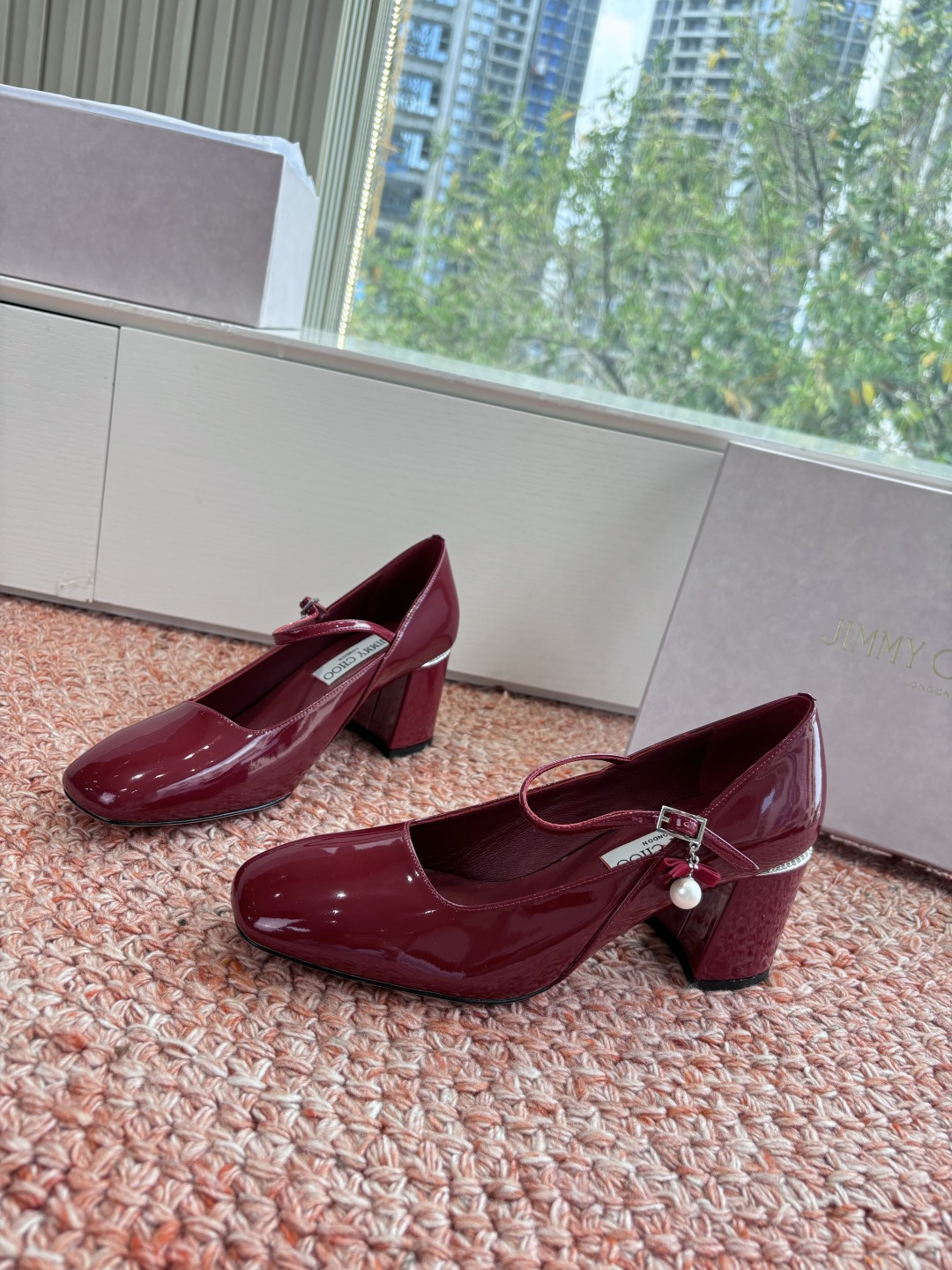 지미추(Jimmy Choo) 플라워 펌프스 구두 신발