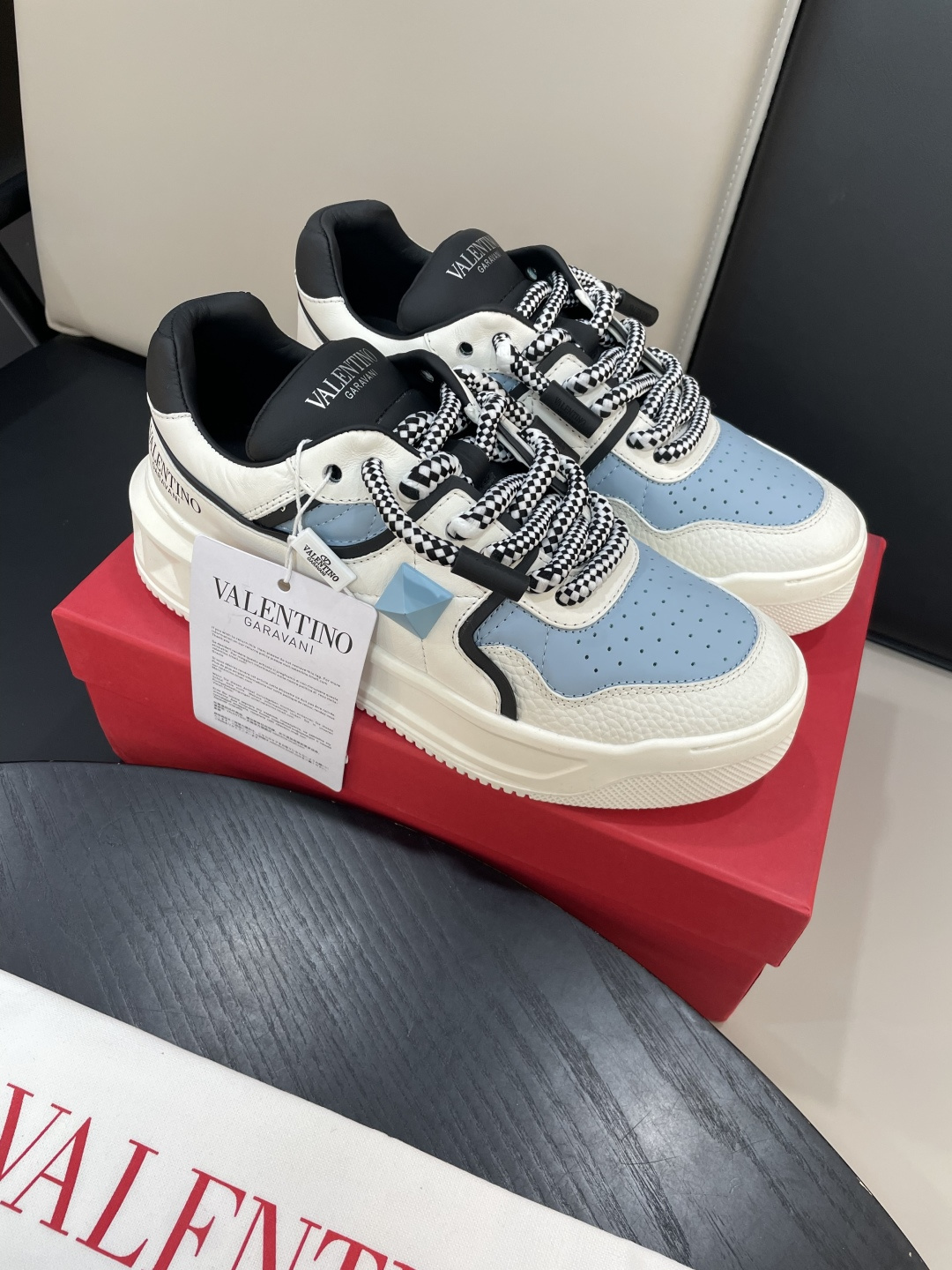 Valentino Garavani 발렌티노 가라바니 원스터드(ONE STUD) 플랫폼 스니커즈 신발