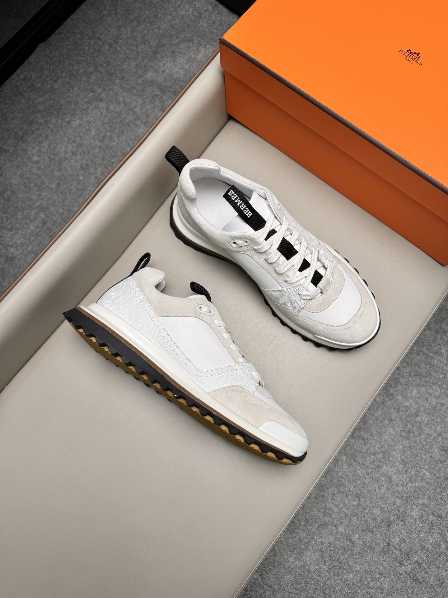 에르메스(Hermes) 리더(Leader) 남성 스니커즈 신발 - 1D02648