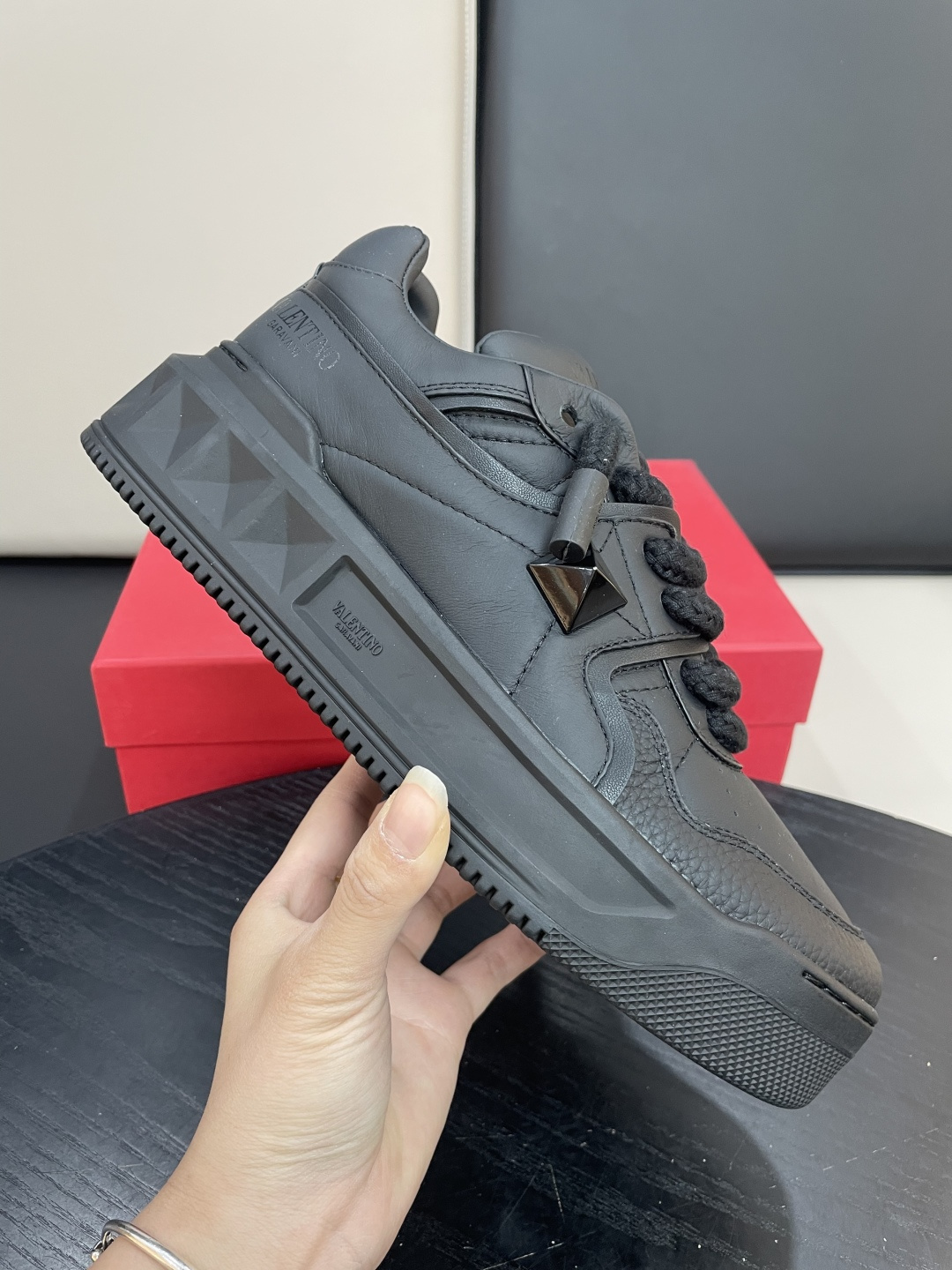 Valentino Garavani 발렌티노 가라바니 원스터드(ONE STUD) 스니커즈 신발