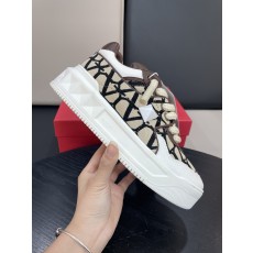 Valentino Garavani 발렌티노 가라바니 원스터드(ONE STUD) 플랫폼 스니커즈 신발