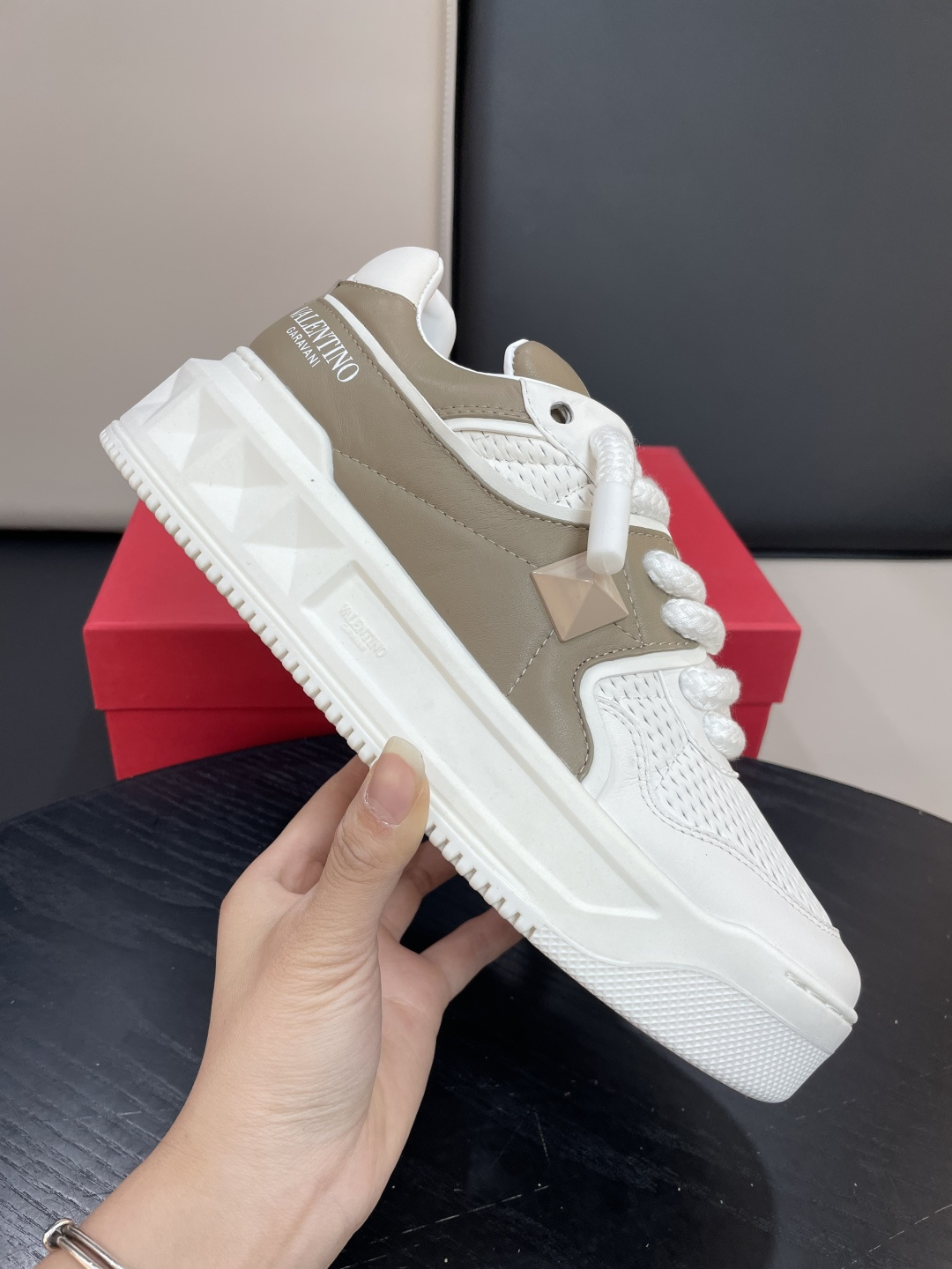 Valentino Garavani 발렌티노 가라바니 원스터드(ONE STUD) 플랫폼 스니커즈 신발