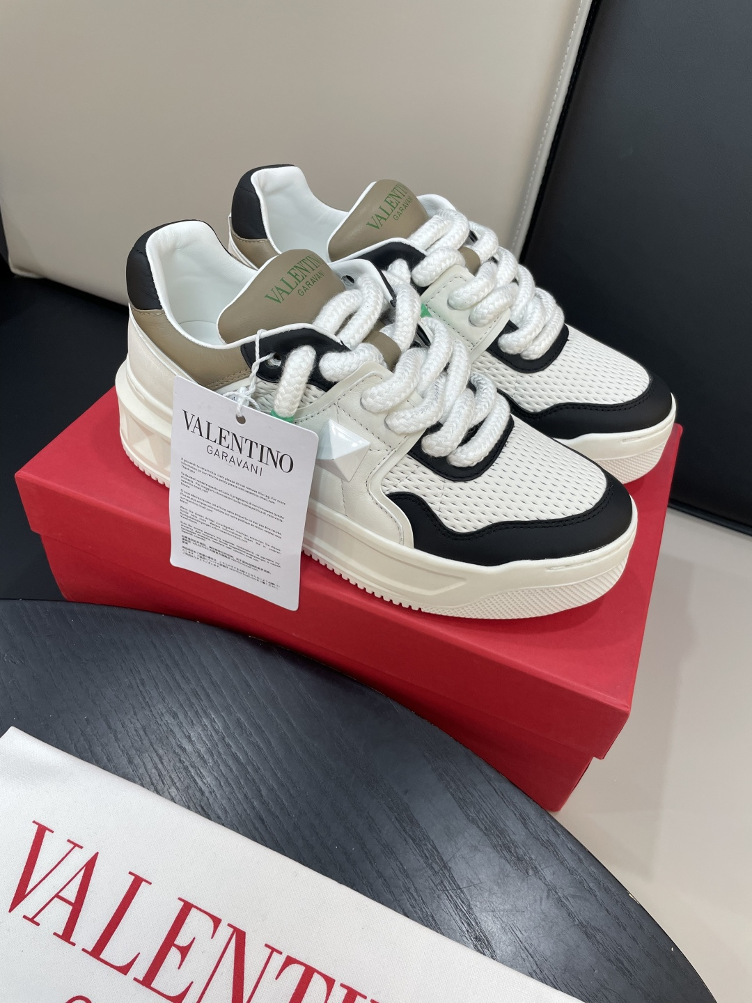 Valentino Garavani 발렌티노 가라바니 원스터드(ONE STUD) 플랫폼 스니커즈 신발