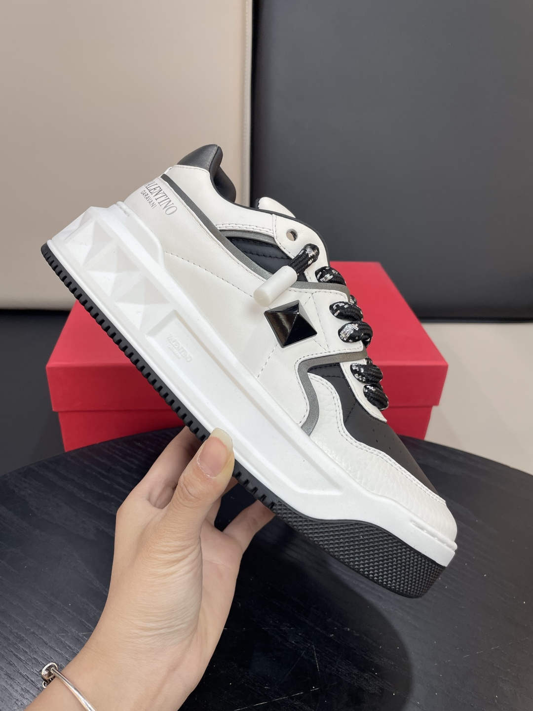 Valentino Garavani 발렌티노 가라바니 원스터드(ONE STUD) 플랫폼 스니커즈 신발