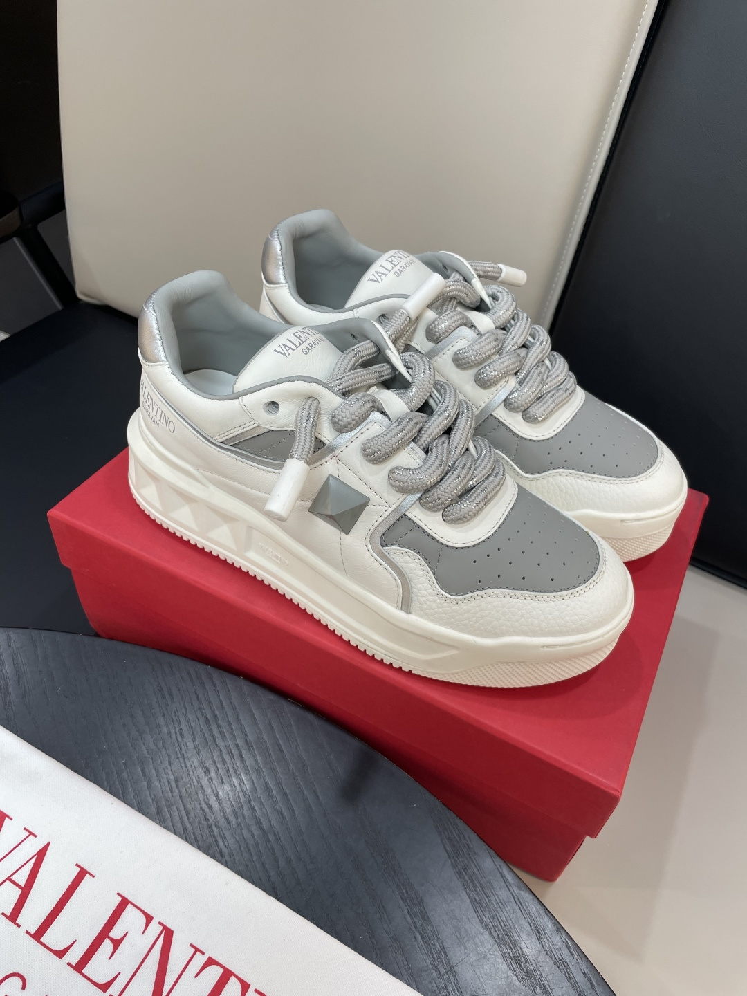 Valentino Garavani 발렌티노 가라바니 원스터드(ONE STUD) 플랫폼 스니커즈 신발