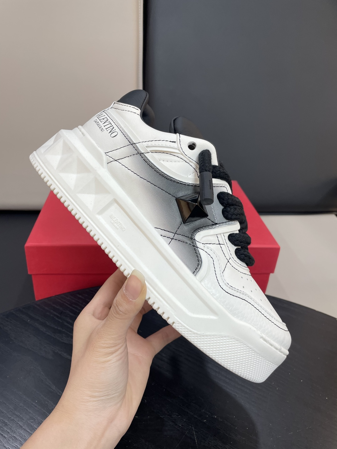 Valentino Garavani 발렌티노 가라바니 원스터드(ONE STUD) 플랫폼 스니커즈 신발