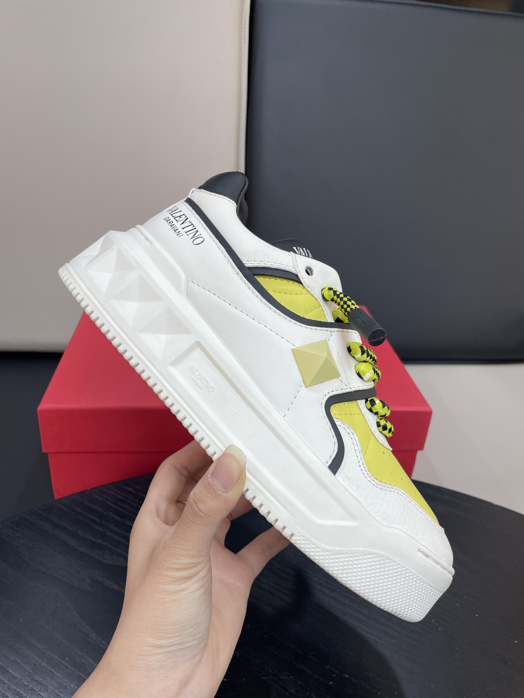 Valentino Garavani 발렌티노 가라바니 원스터드(ONE STUD) 플랫폼 스니커즈 신발