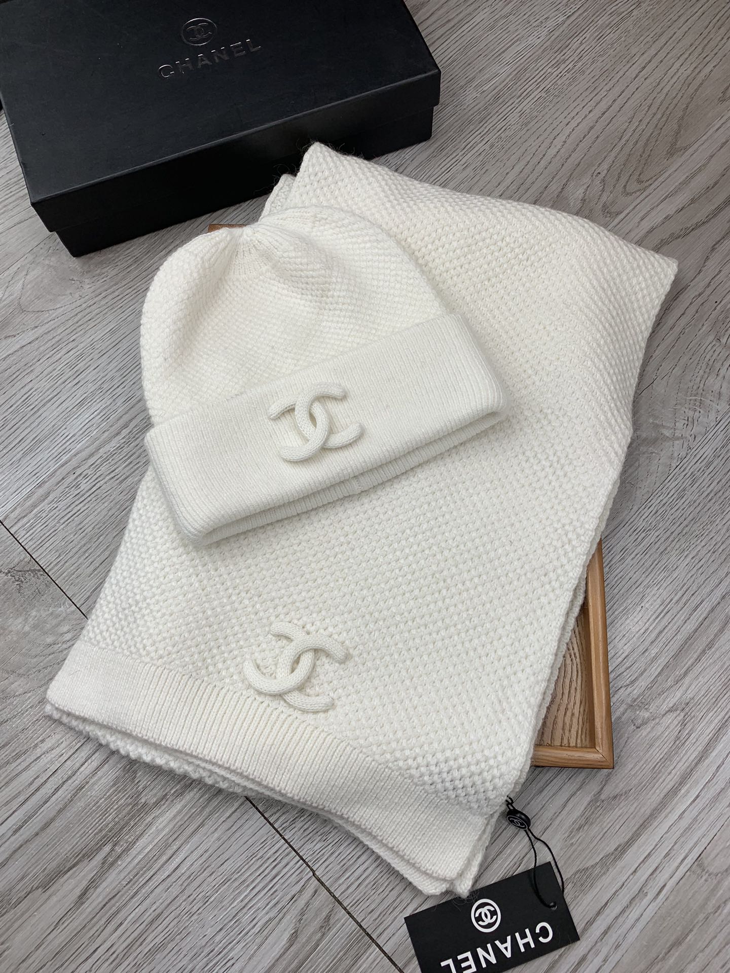 Chanel 샤넬 울 혼방 모자 & 목도리 세트