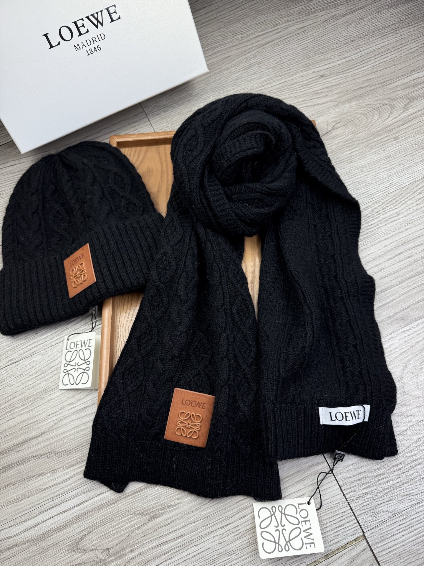 LOEWE 로에베 울 & 토끼털 모자·목도리 세트