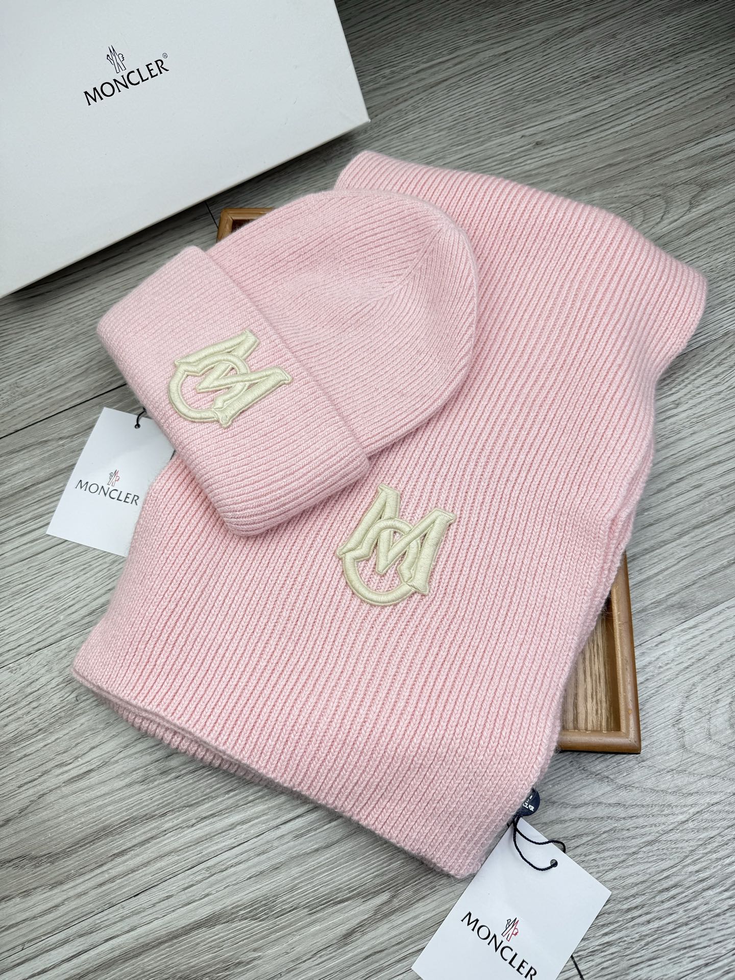 Moncler 몽클레르 몽클레어 울 & 토끼털 모자·목도리 세트