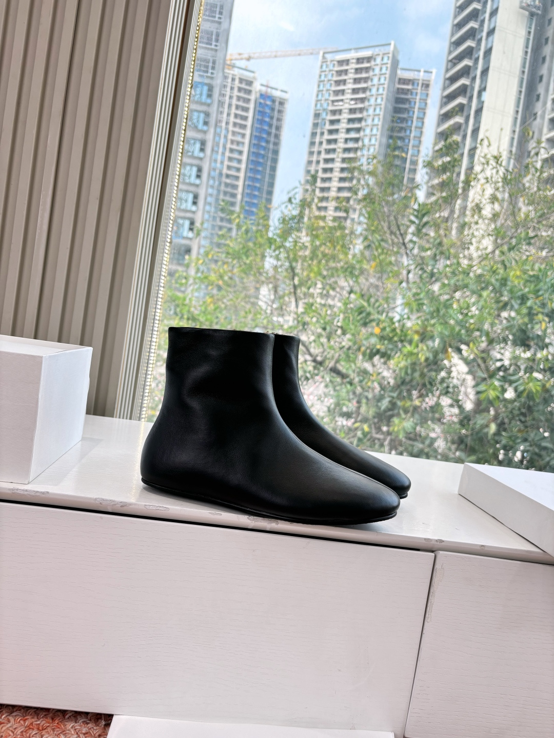 The Row 더 로우 플랫 첼시 부츠 신발