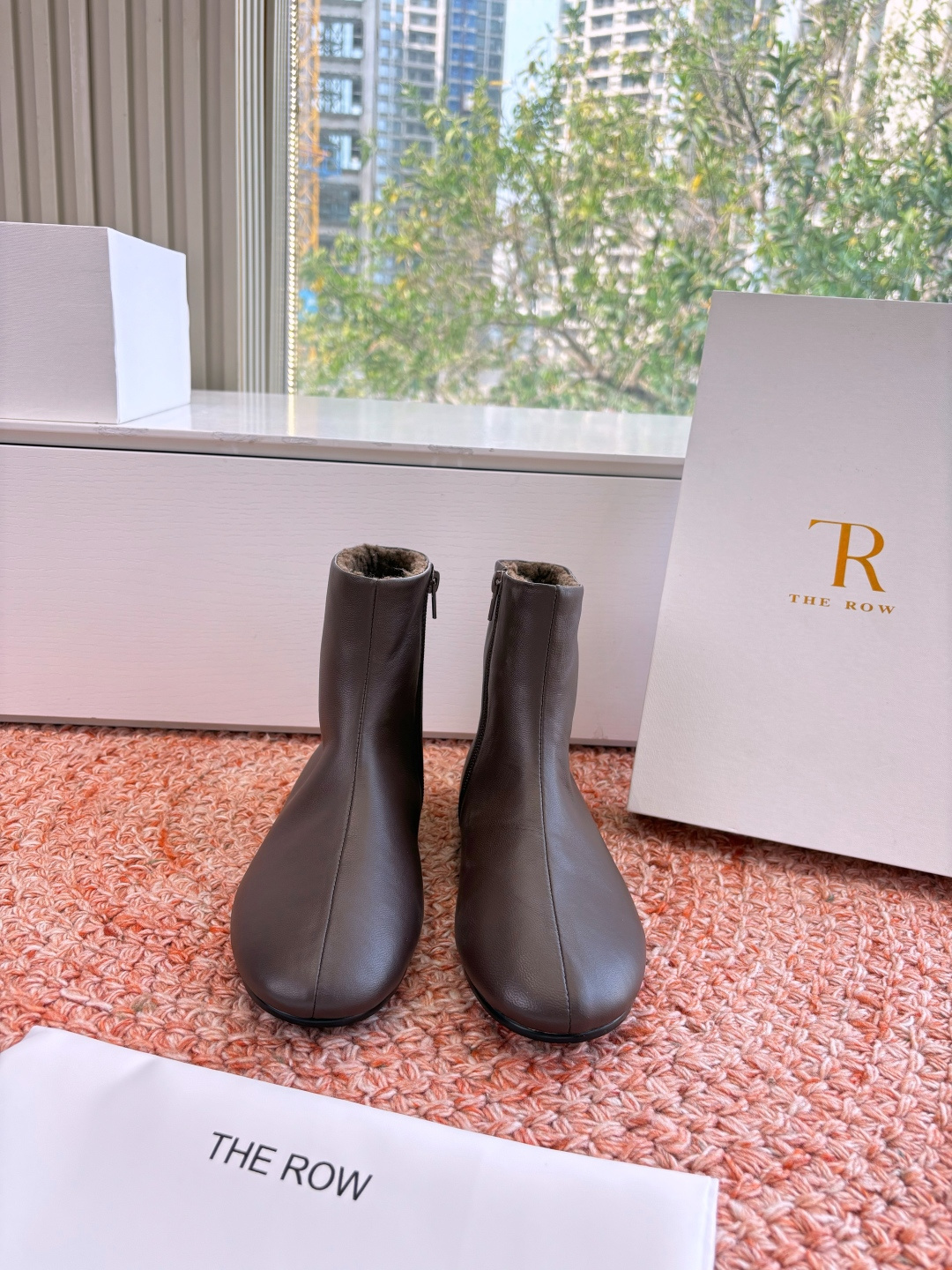 The Row 더 로우 플랫 첼시 부츠 신발