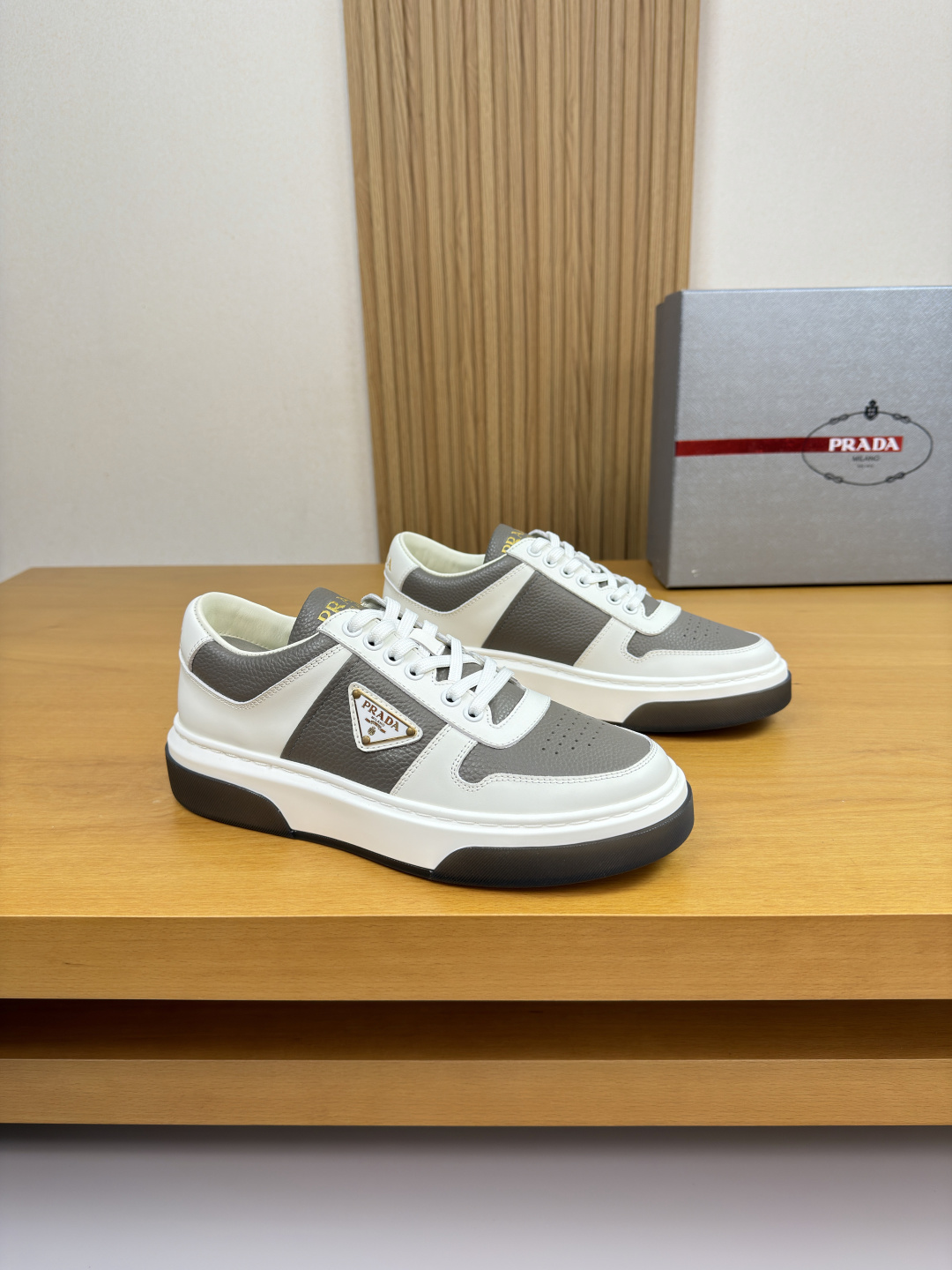 프라다(PRADA) 나파 & 리치 레더 스니커즈 (프리미엄) 신발