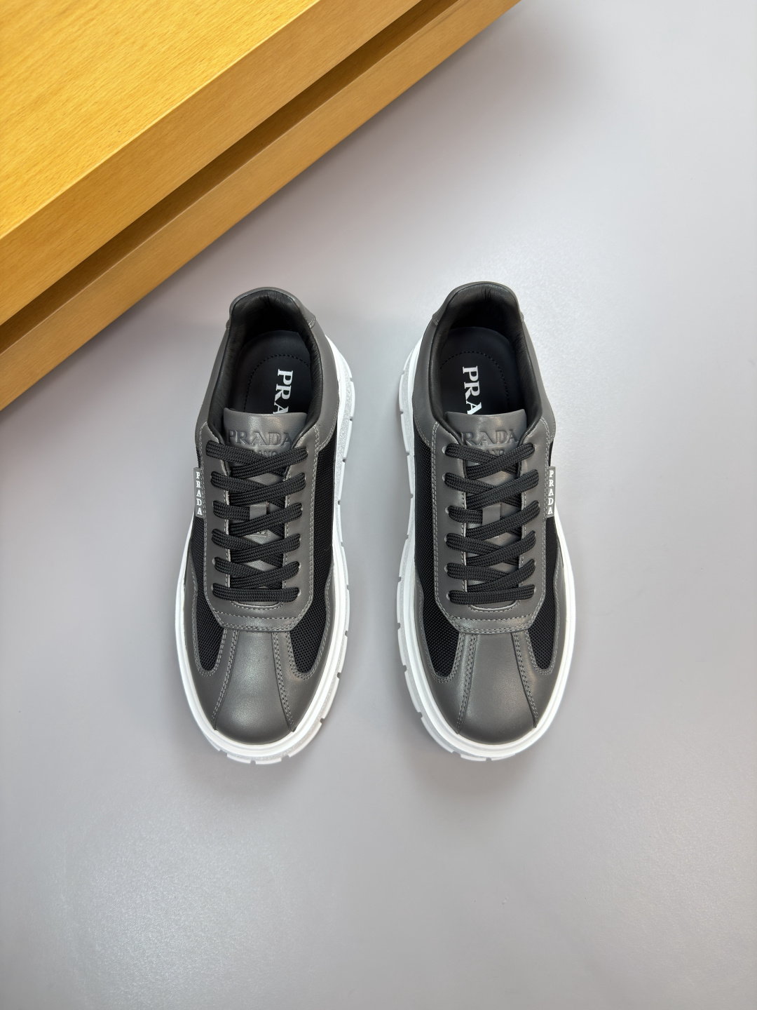 프라다(PRADA) 나파 가죽 & 실크 캔버스 스니커즈 (프리미엄) 신발