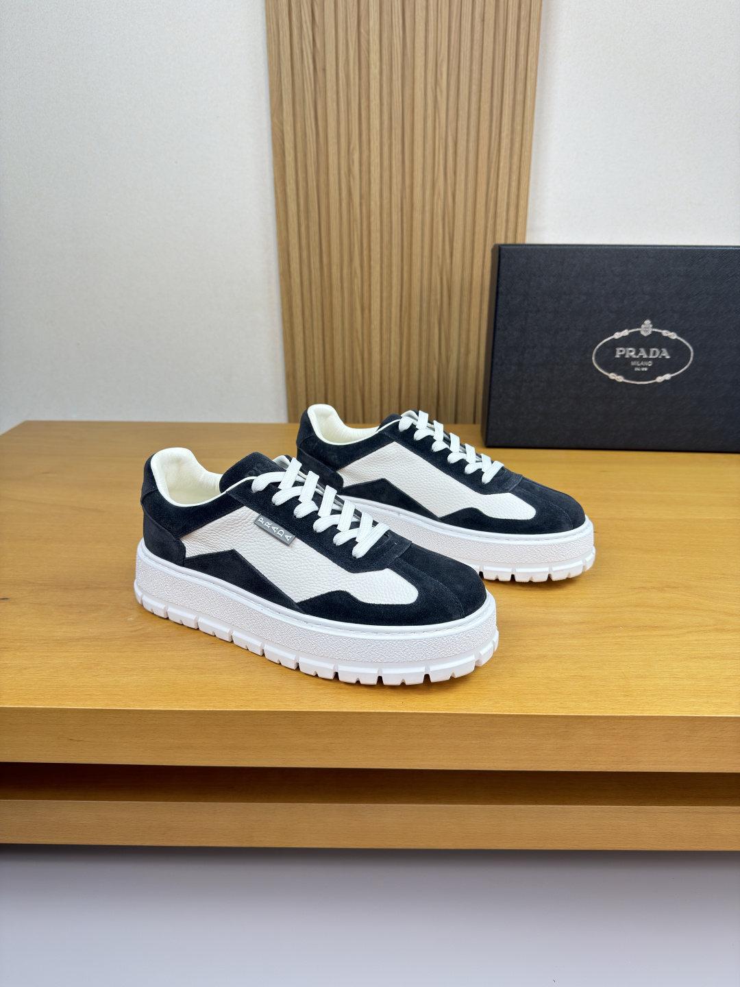 프라다(PRADA) 리치 가죽 & 스웨이드 스니커즈 (프리미엄) 신발