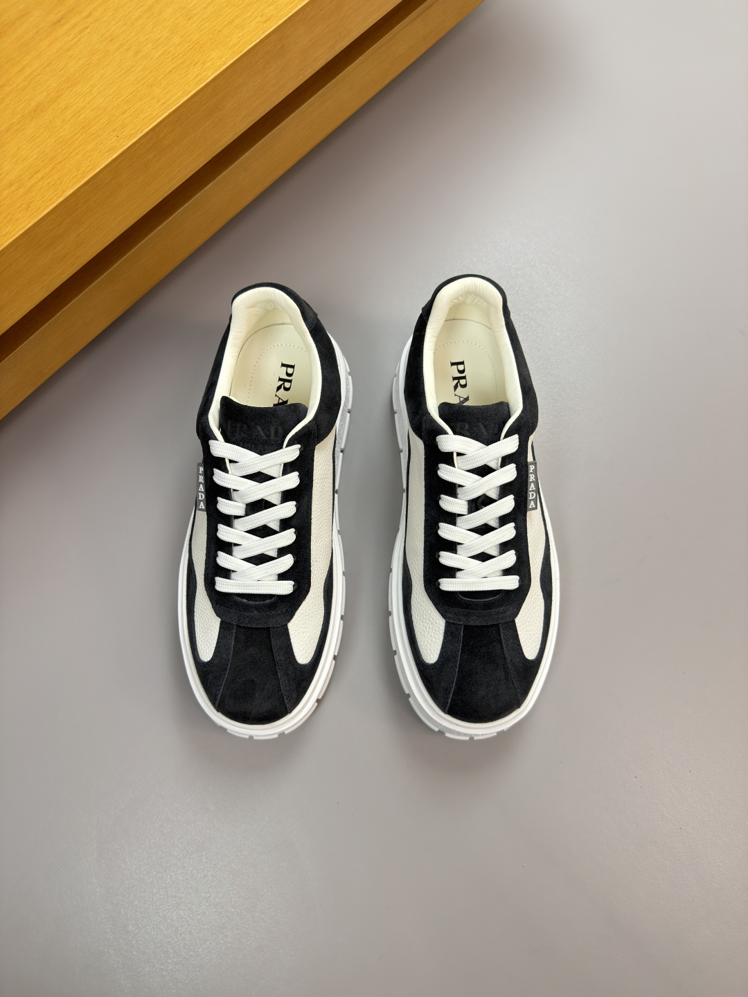 프라다(PRADA) 리치 가죽 & 스웨이드 스니커즈 (프리미엄) 신발