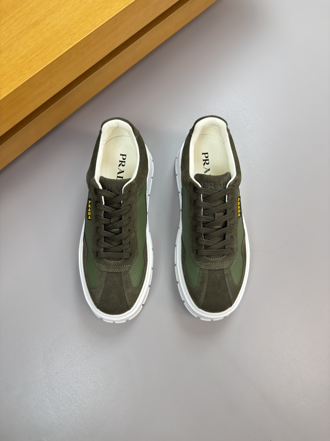 프라다(PRADA) 리치 가죽 & 스웨이드 스니커즈 (프리미엄) 신발