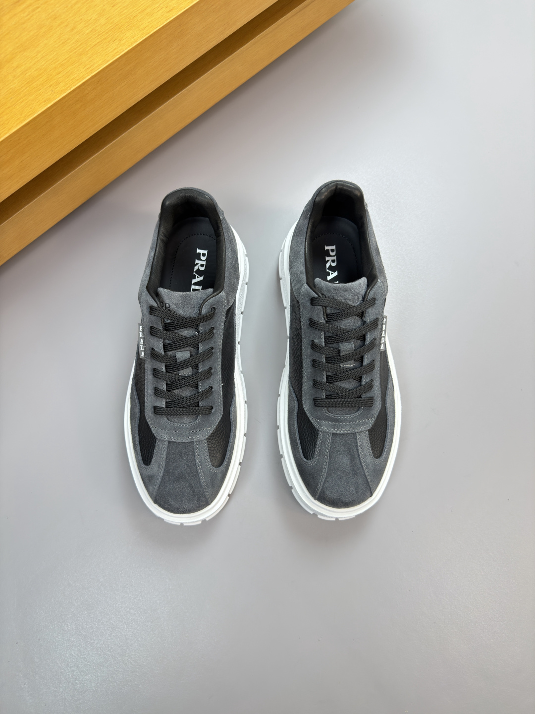 프라다(PRADA) 리치 가죽 & 스웨이드 스니커즈 (프리미엄) 신발