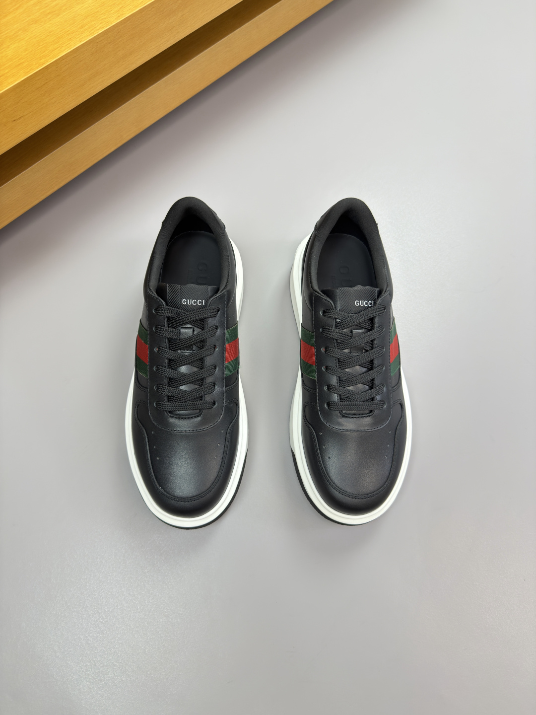구찌(GUCCI) 나파 레더 시그니처 웹 스니커즈 (프리미엄) 신발