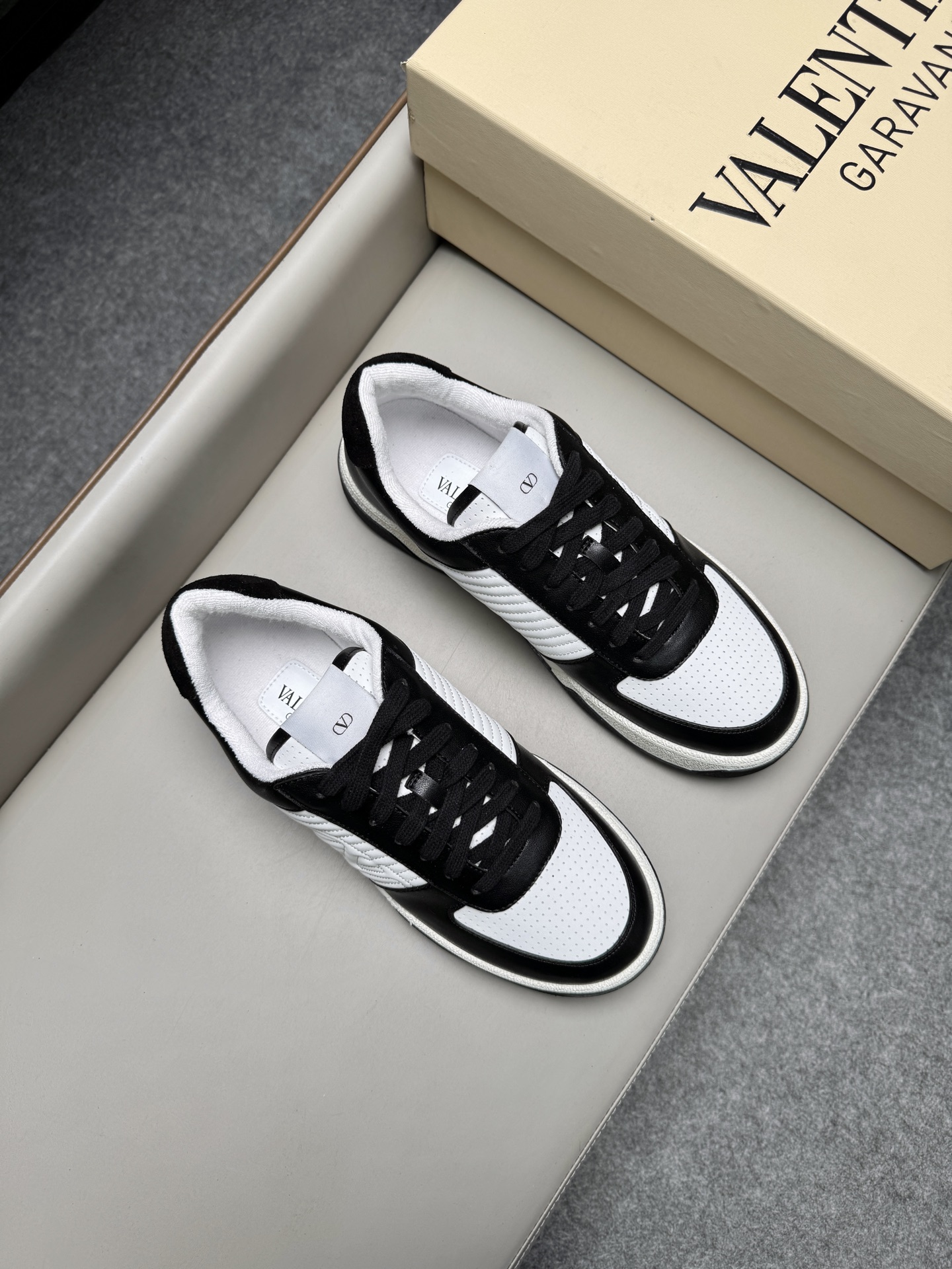 발렌티노(Valentino) 뉴 커플 스니커즈 신발