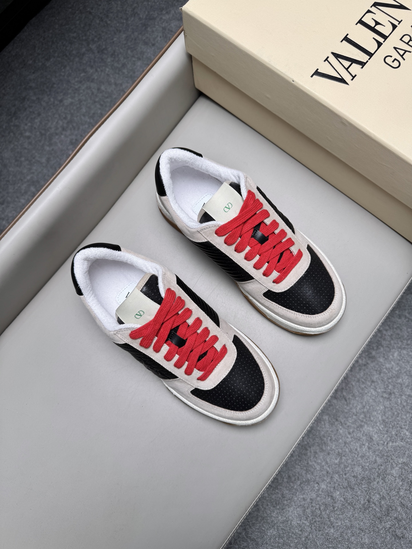 발렌티노(Valentino) 뉴 커플 스니커즈 신발