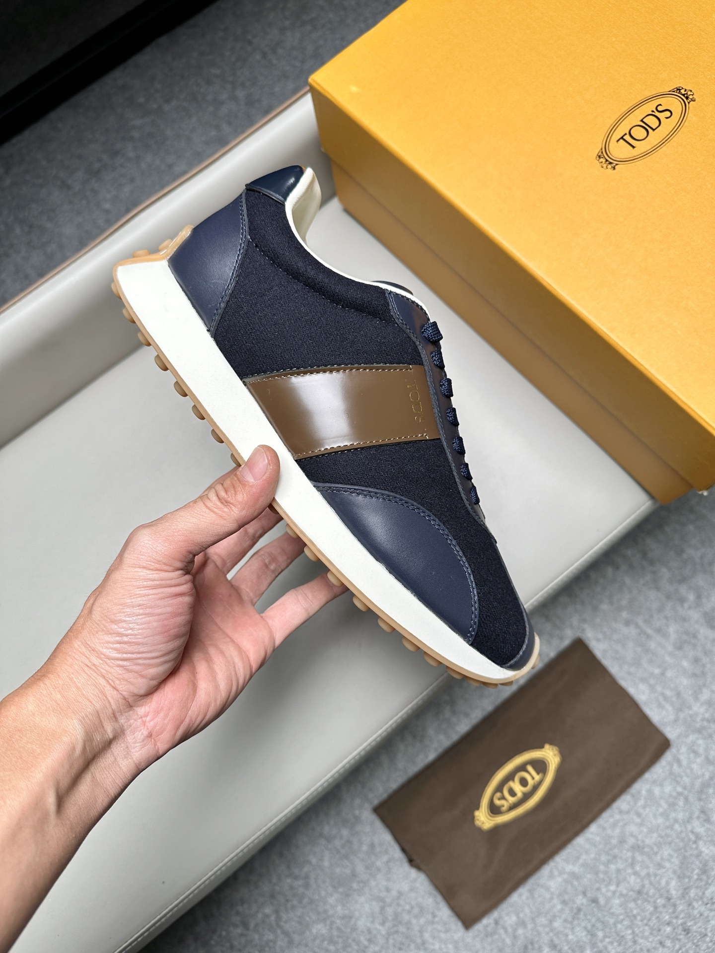 토즈(Tods) 레더 & 트위드 믹스 스니커즈 신발