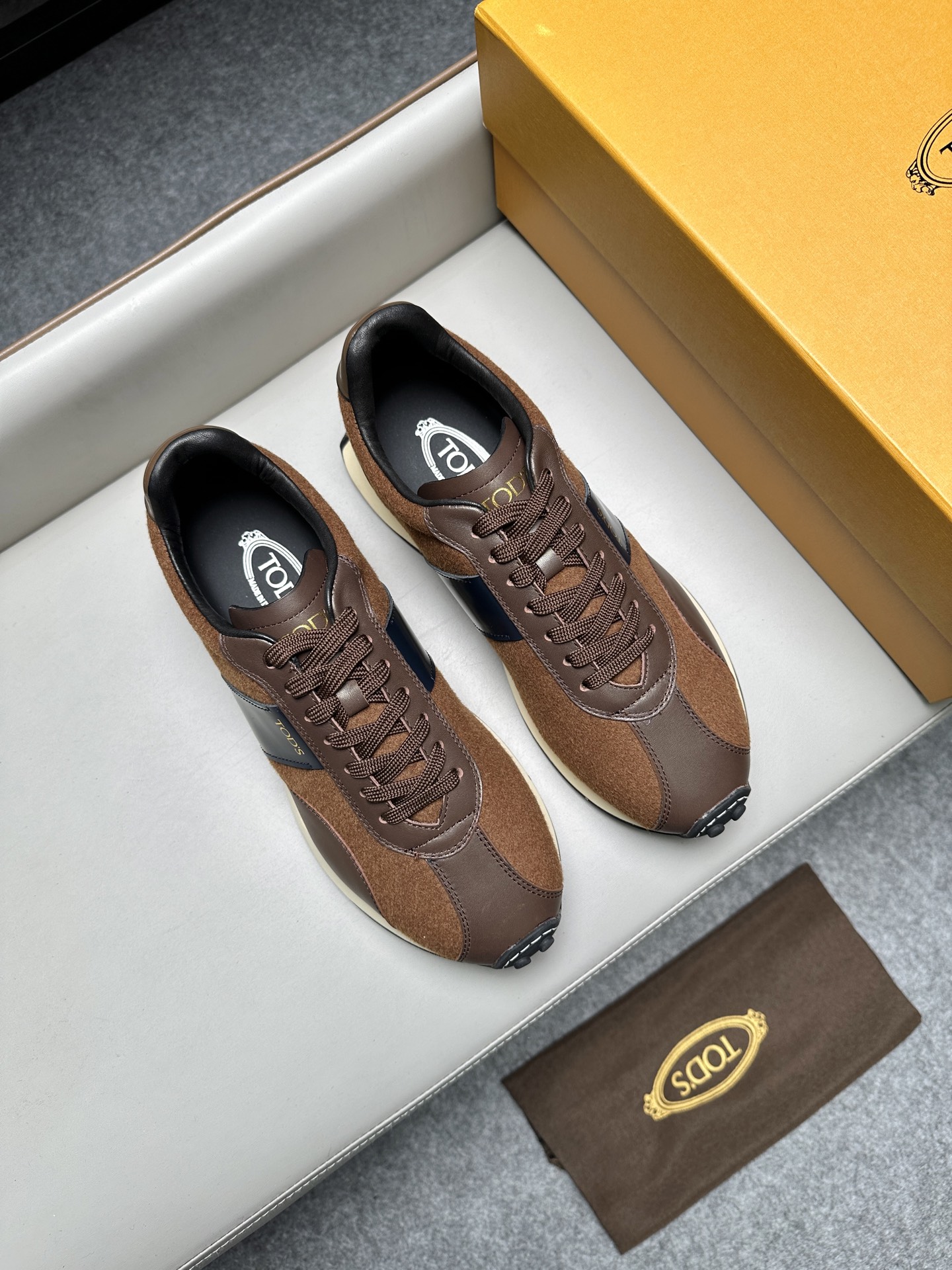 토즈(Tods) 레더 & 트위드 믹스 스니커즈 신발