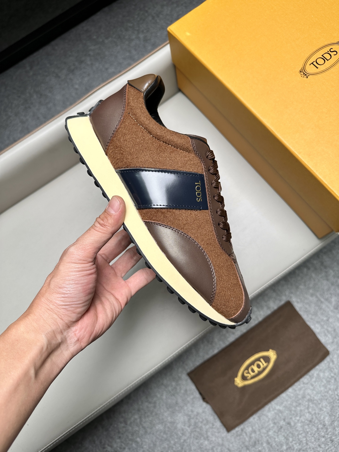 토즈(Tods) 레더 & 트위드 믹스 스니커즈 신발