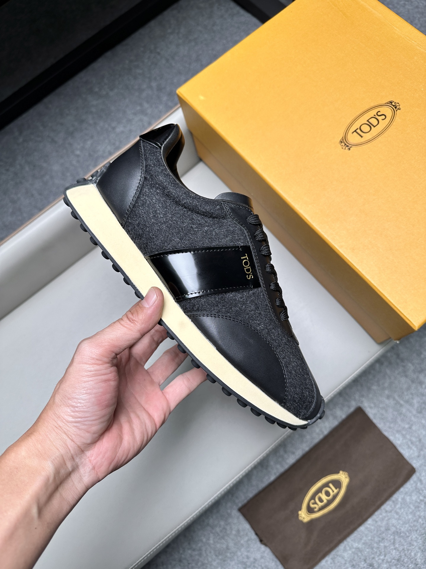 토즈(Tods) 레더 & 트위드 믹스 스니커즈 신발