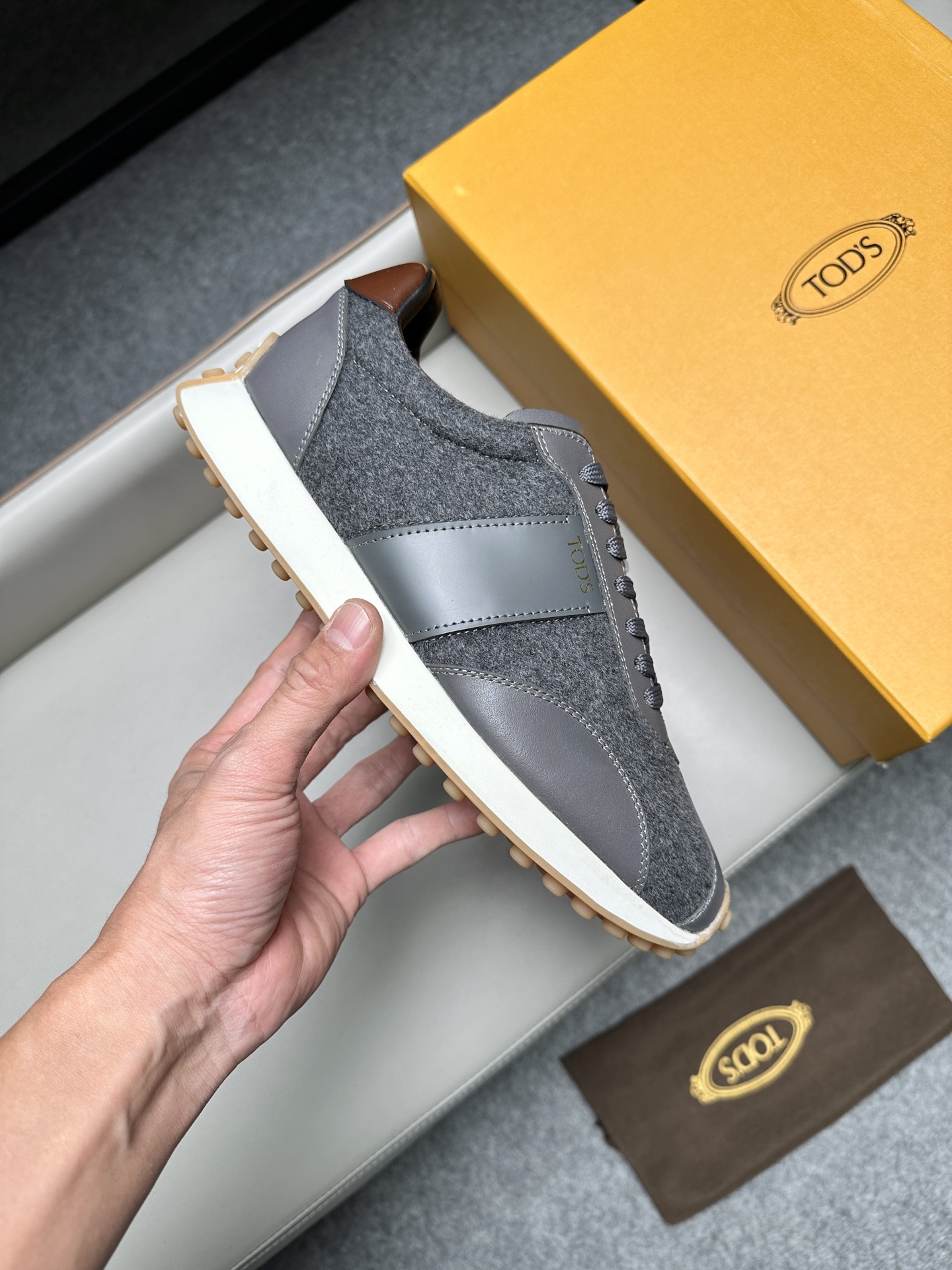 토즈(Tods) 레더 & 트위드 믹스 스니커즈 신발