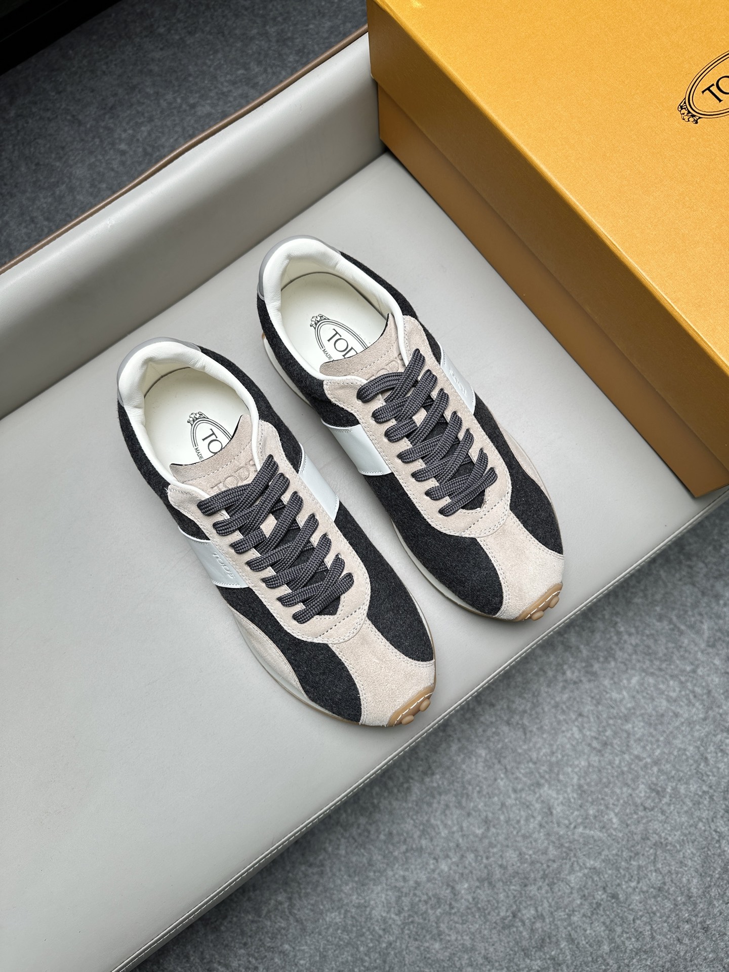 토즈(Tods) 레더 & 트위드 믹스 스니커즈 신발