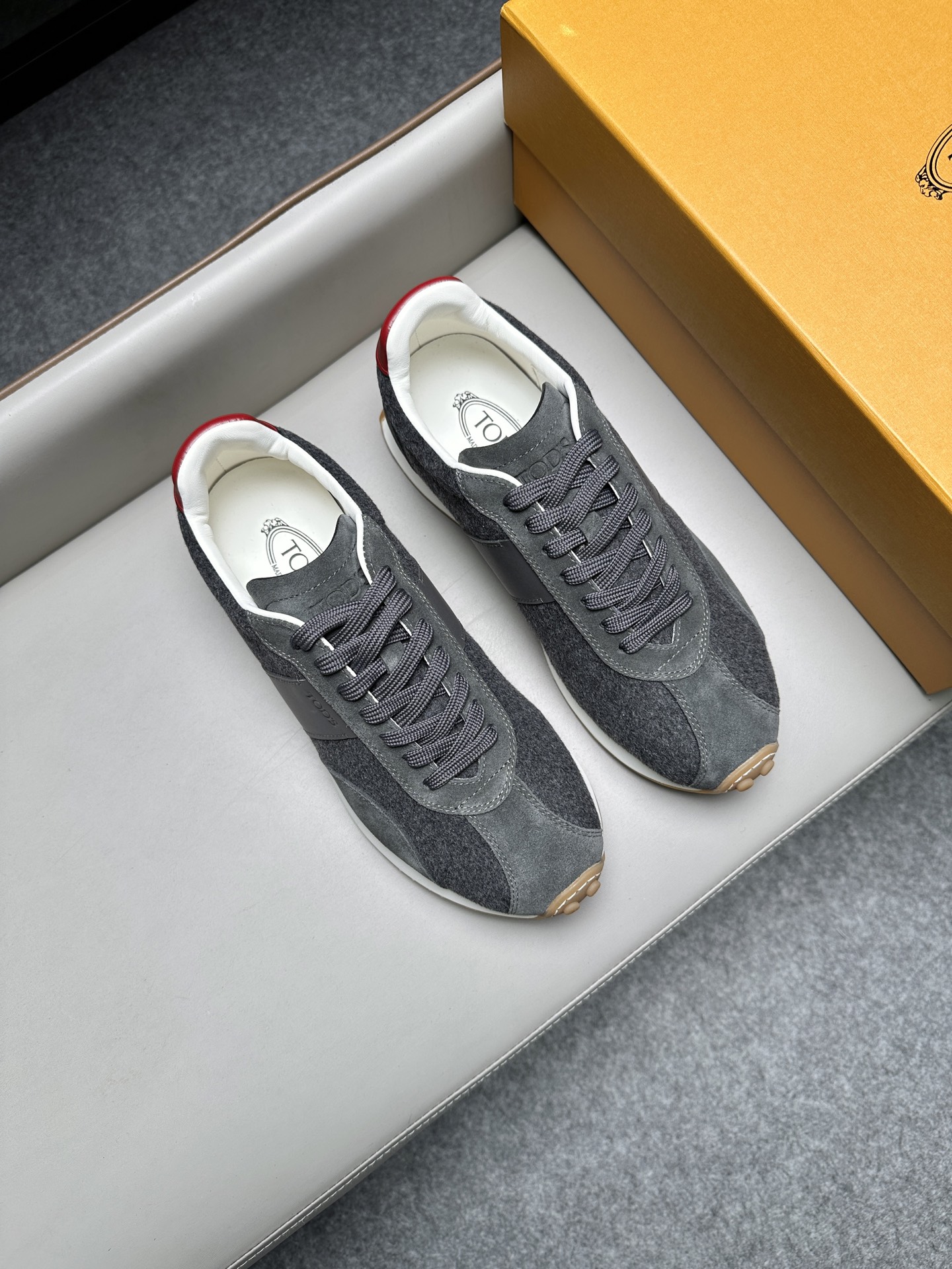 토즈(Tods) 레더 & 트위드 믹스 스니커즈 신발