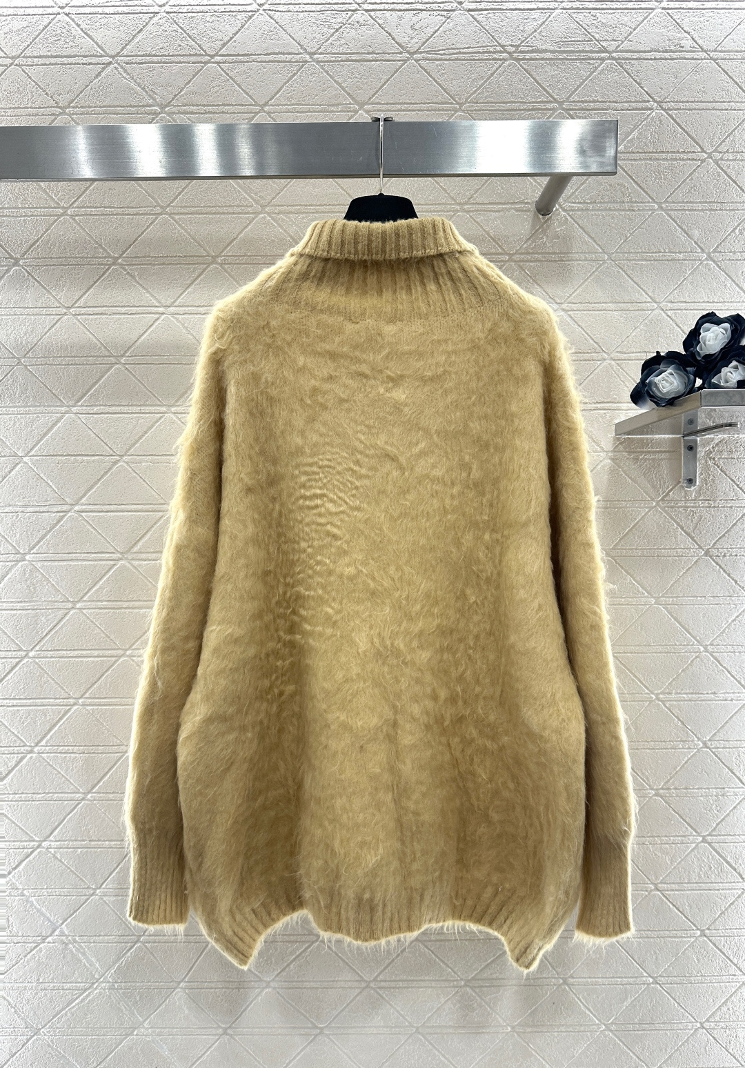 샤넬(CHANEL) 레터링 터틀넥 니트 의류