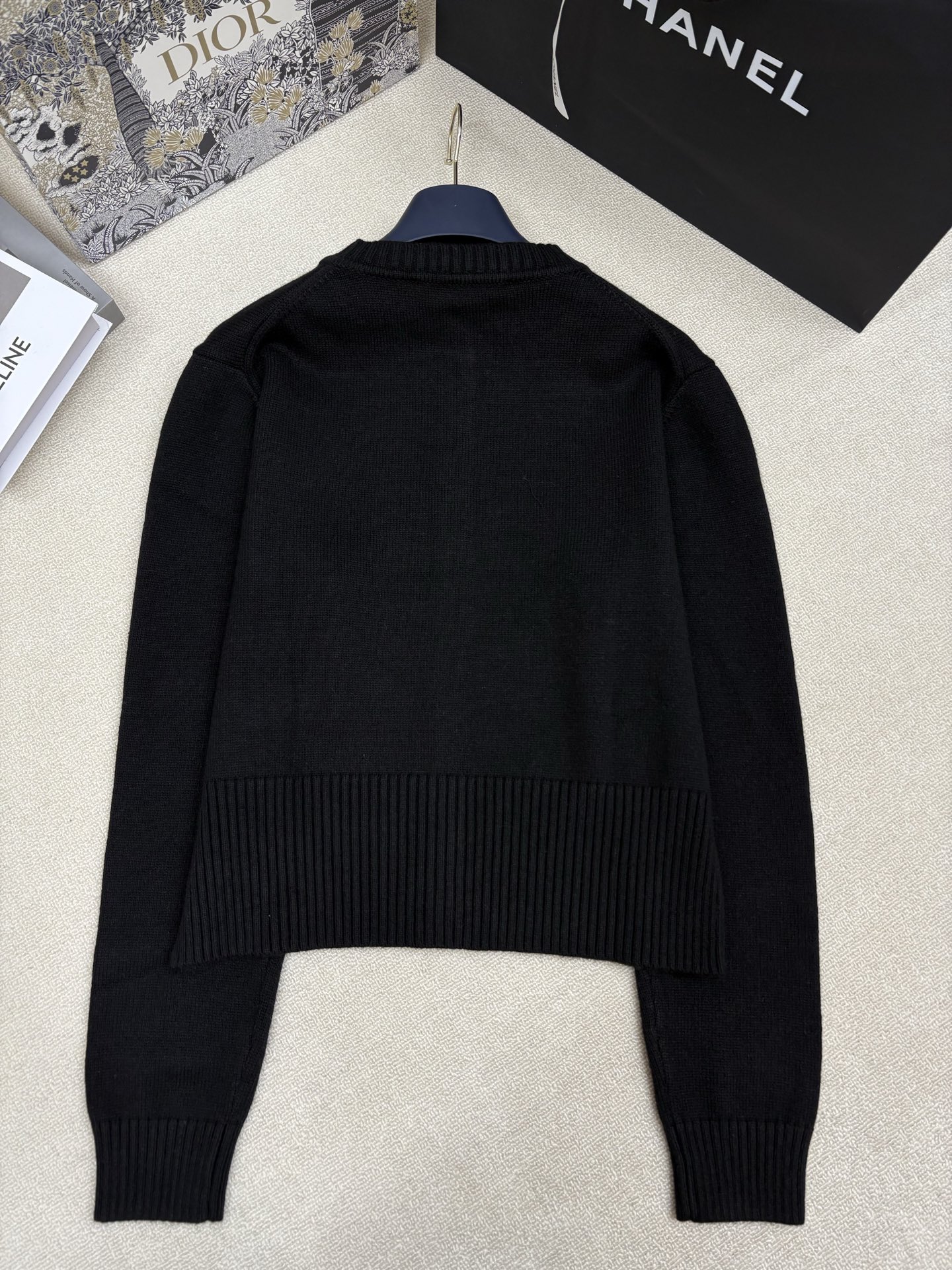 루이비통(LV) 로고 버튼 니트 라운드 가디건 의류