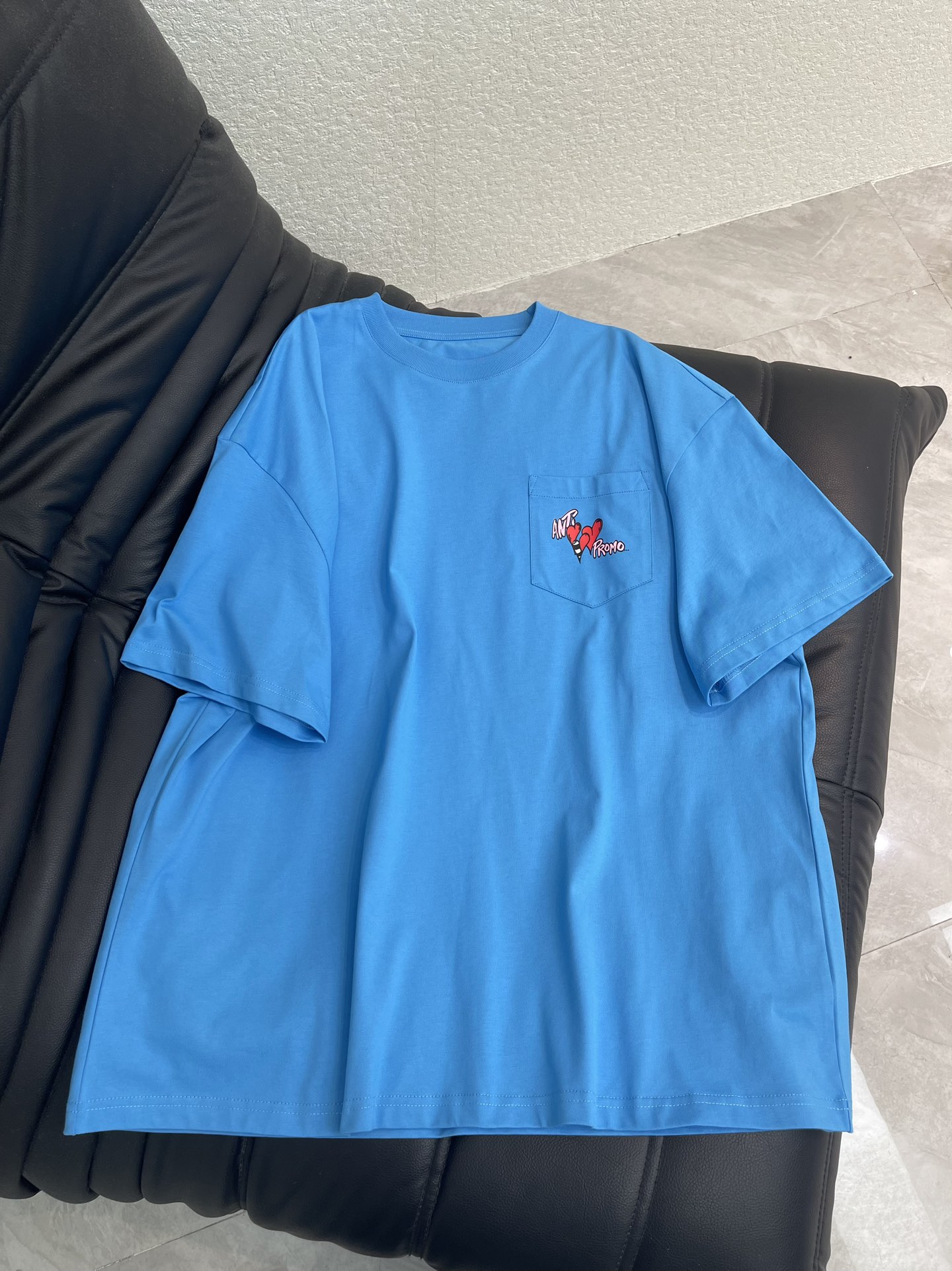 크롬하츠(Chrome Hearts) 하트 프린팅 포켓 반팔 티셔츠 의류