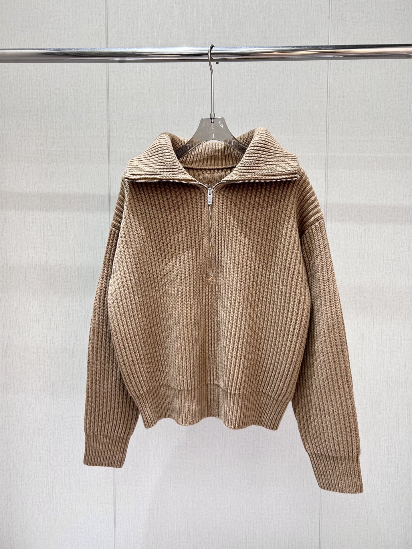 로로피아나(Loro Piana) 니트 & 가죽 패치 스웨터 의류