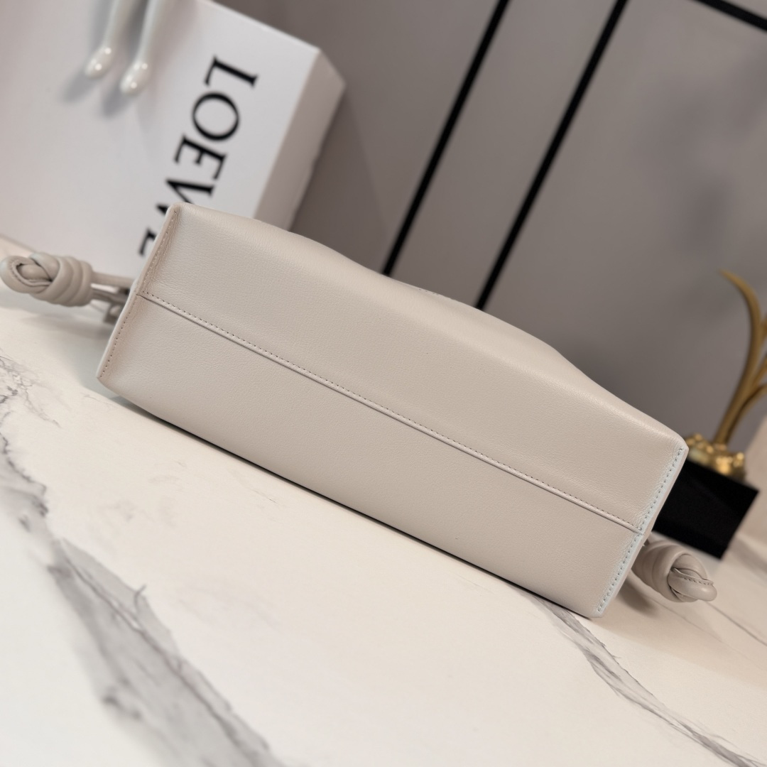 로에베(Loewe) 미디엄 글로시 카프스킨 Panta Flamenco 판타 플라멩코 백 가방