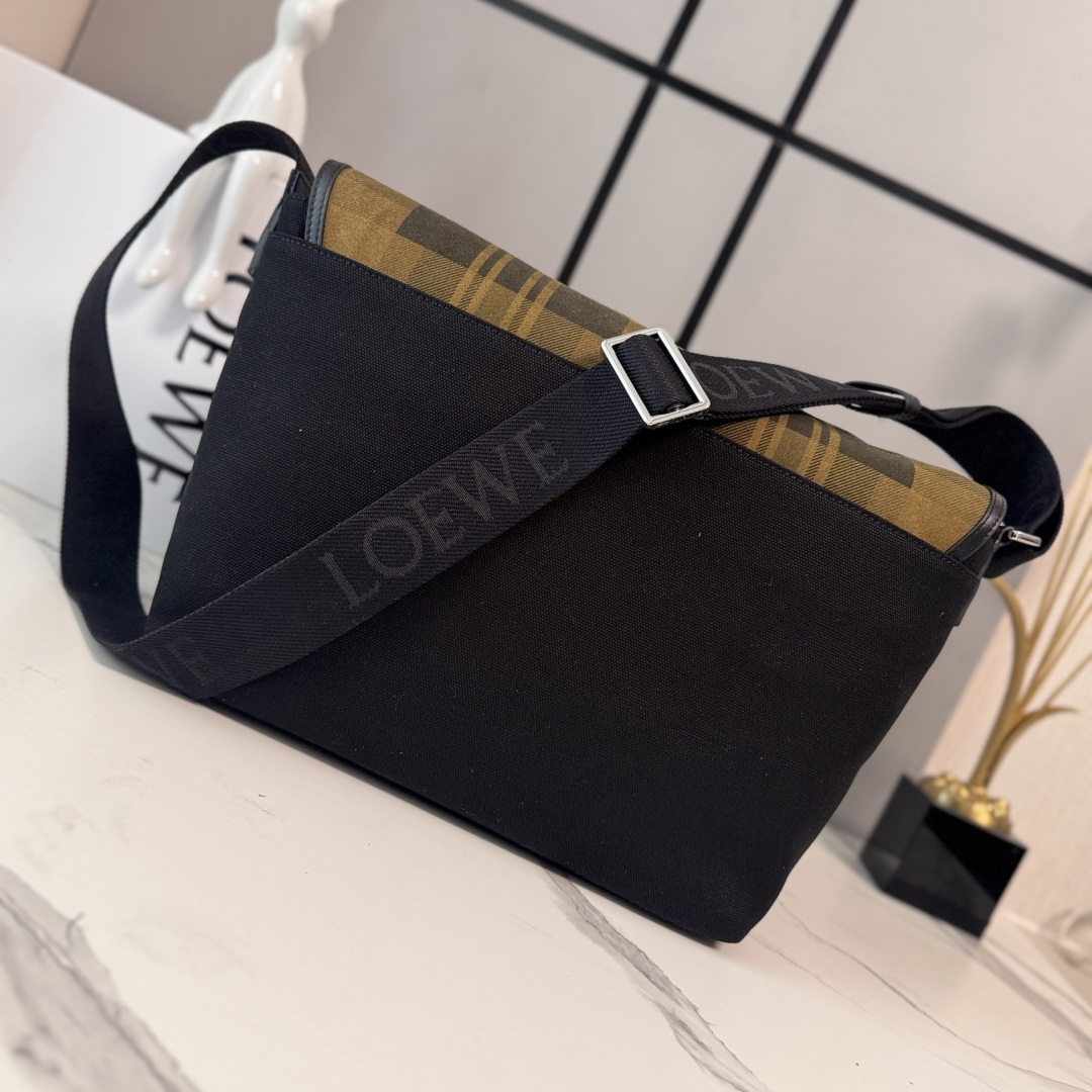 로에베(Loewe) 미디엄 캔버스 & 스웨이드 렉스(Flex) 메신저백 크로스백 가방