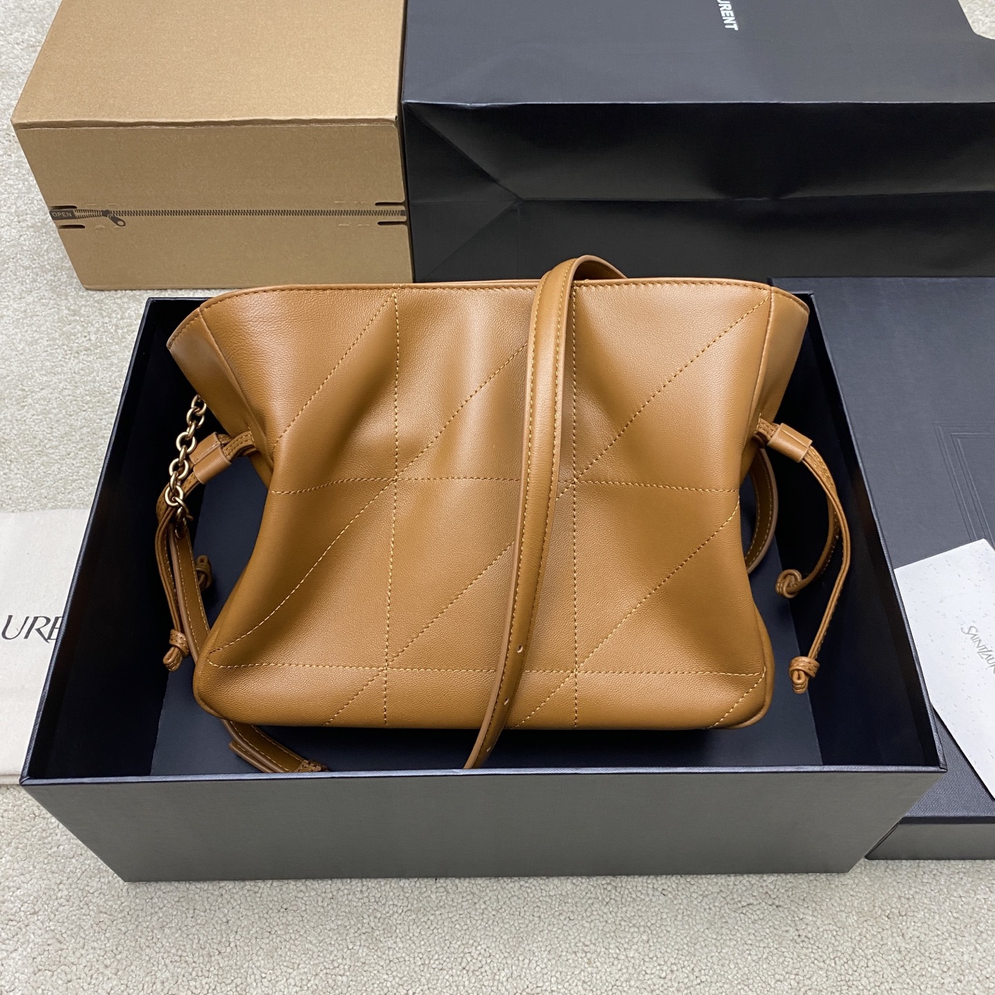 생로랑(YSL) 제이미 4.3 브라운 램스킨 미니 토트백 숄더백 가방