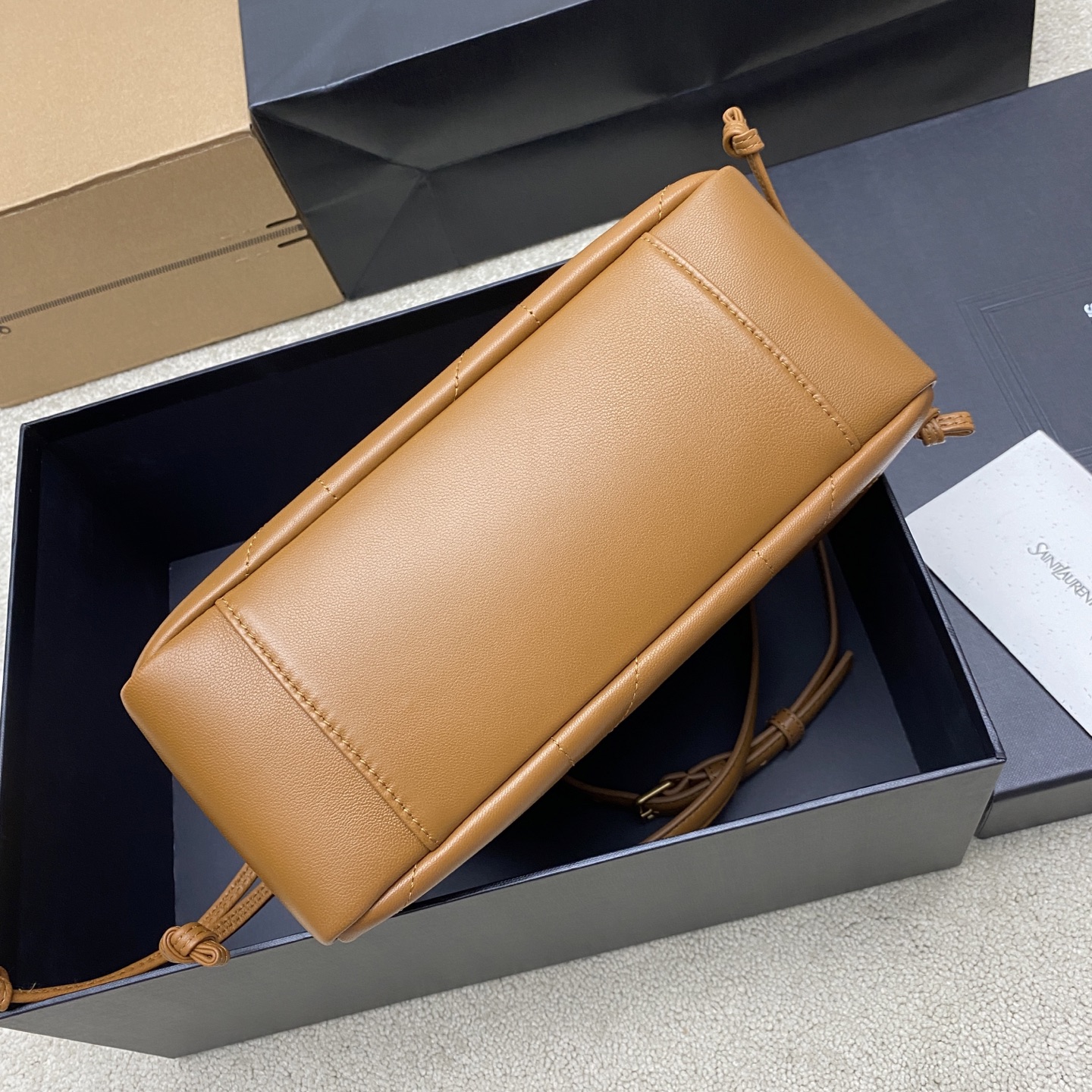 생로랑(YSL) 제이미 4.3 브라운 램스킨 미니 토트백 숄더백 가방