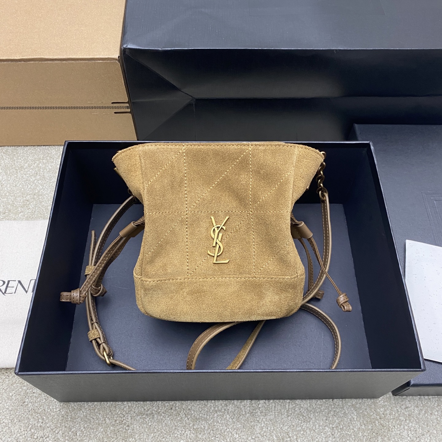 생로랑(YSL) 제이미 4.3 골드 리프 브라운 스웨이드 미니 토트백 숄더백 가방