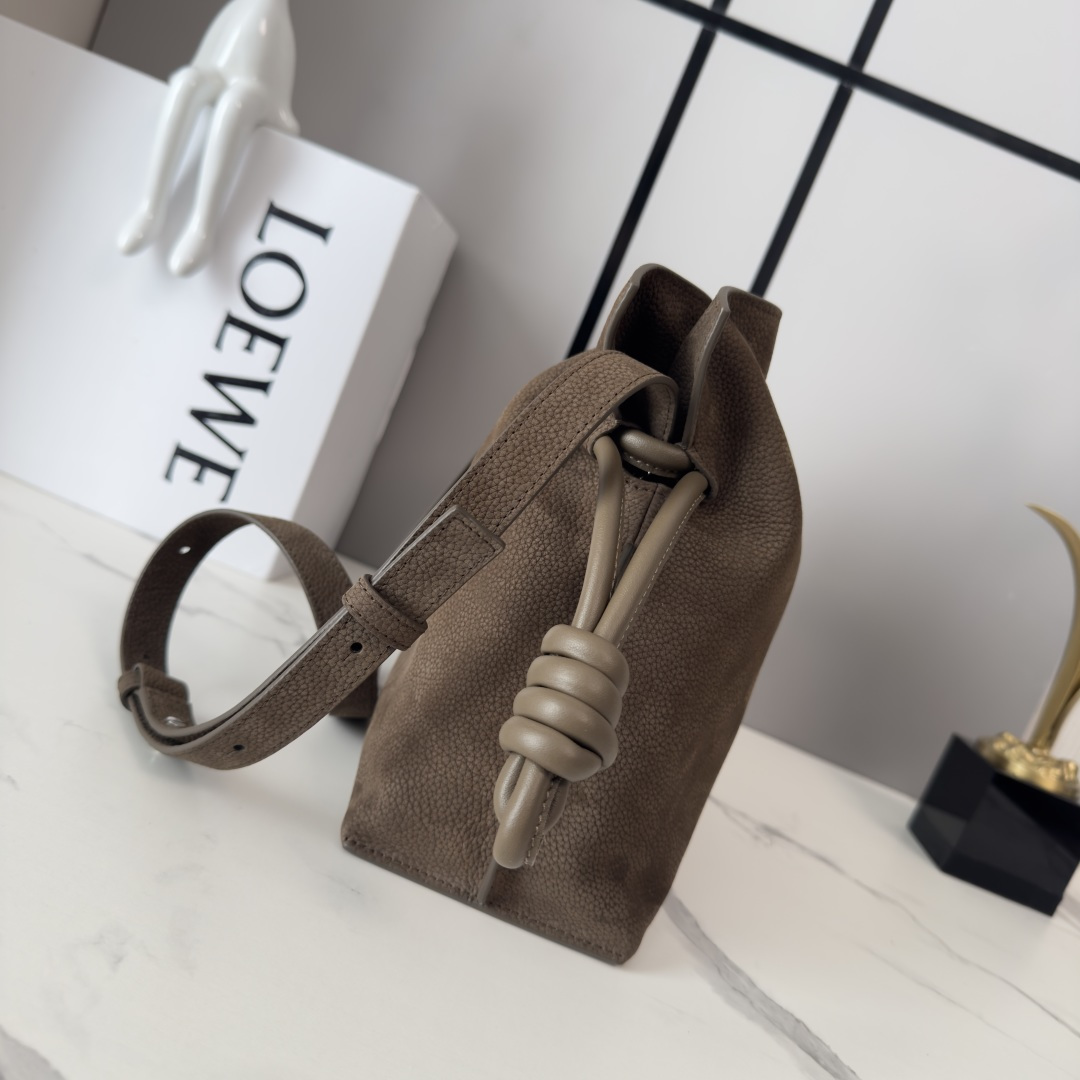 로에베(LOEWE) 플라멩코(Flamenco) 미디움 - 그레인 누벅 숄더백 가방