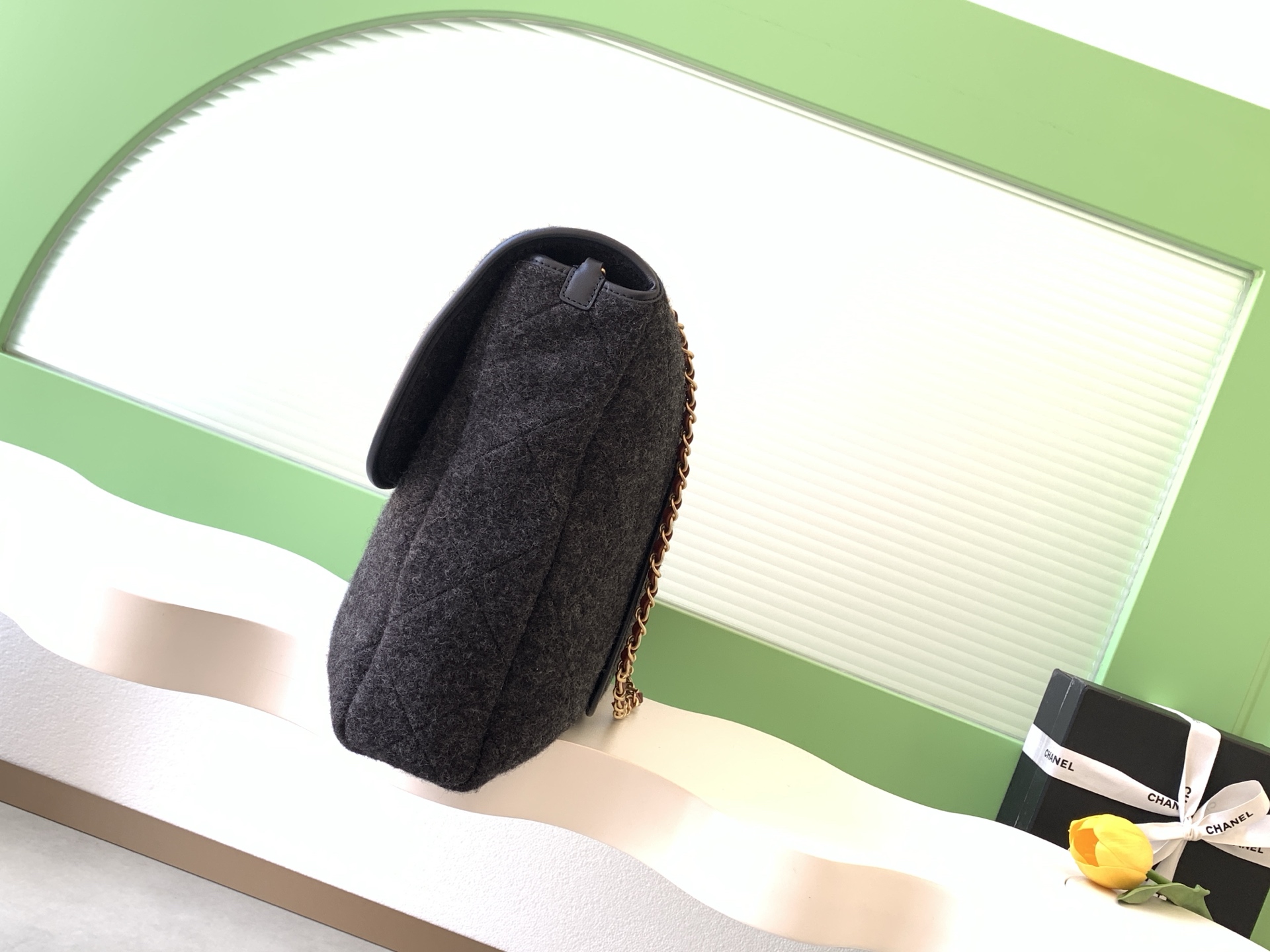 샤넬(Chanel) 25K 블랙 트위드 & 펠트 대형 맥시백 가방