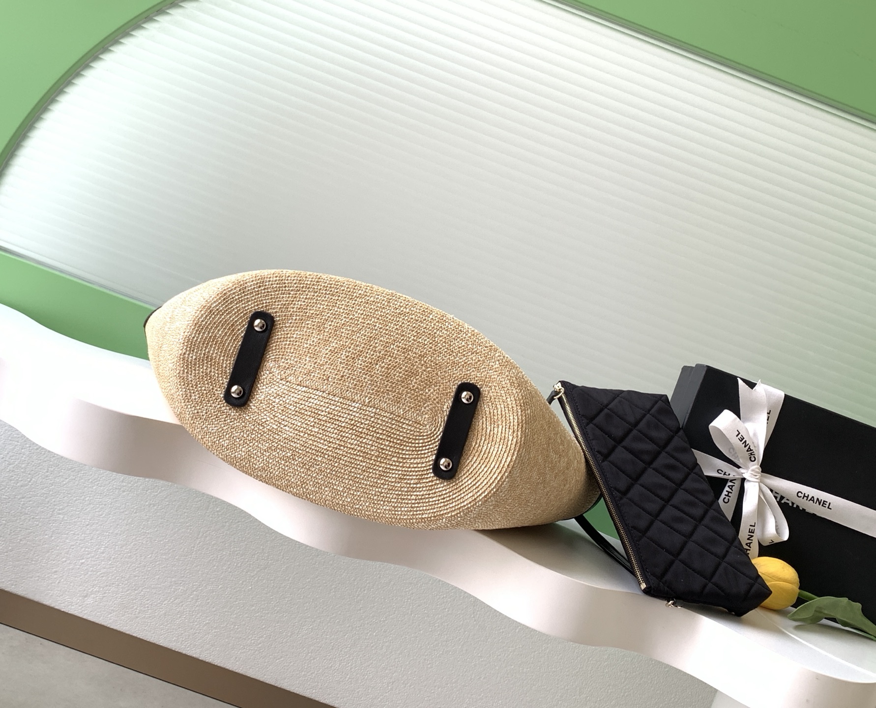 샤넬(Chanel) 26C 라피아 & 블랙 가죽 바스켓 백 - 가방 라지