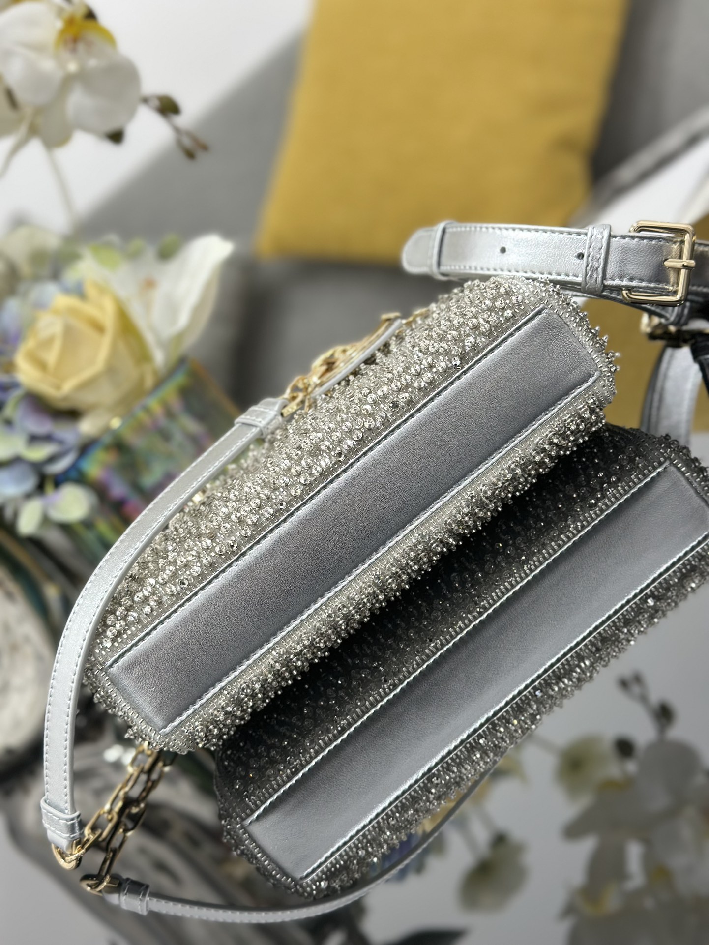 디올(Dior) 레이디 디조이(Lady D-Joy) 스몰 - 비즈 자수 토트백 숄더백 가방