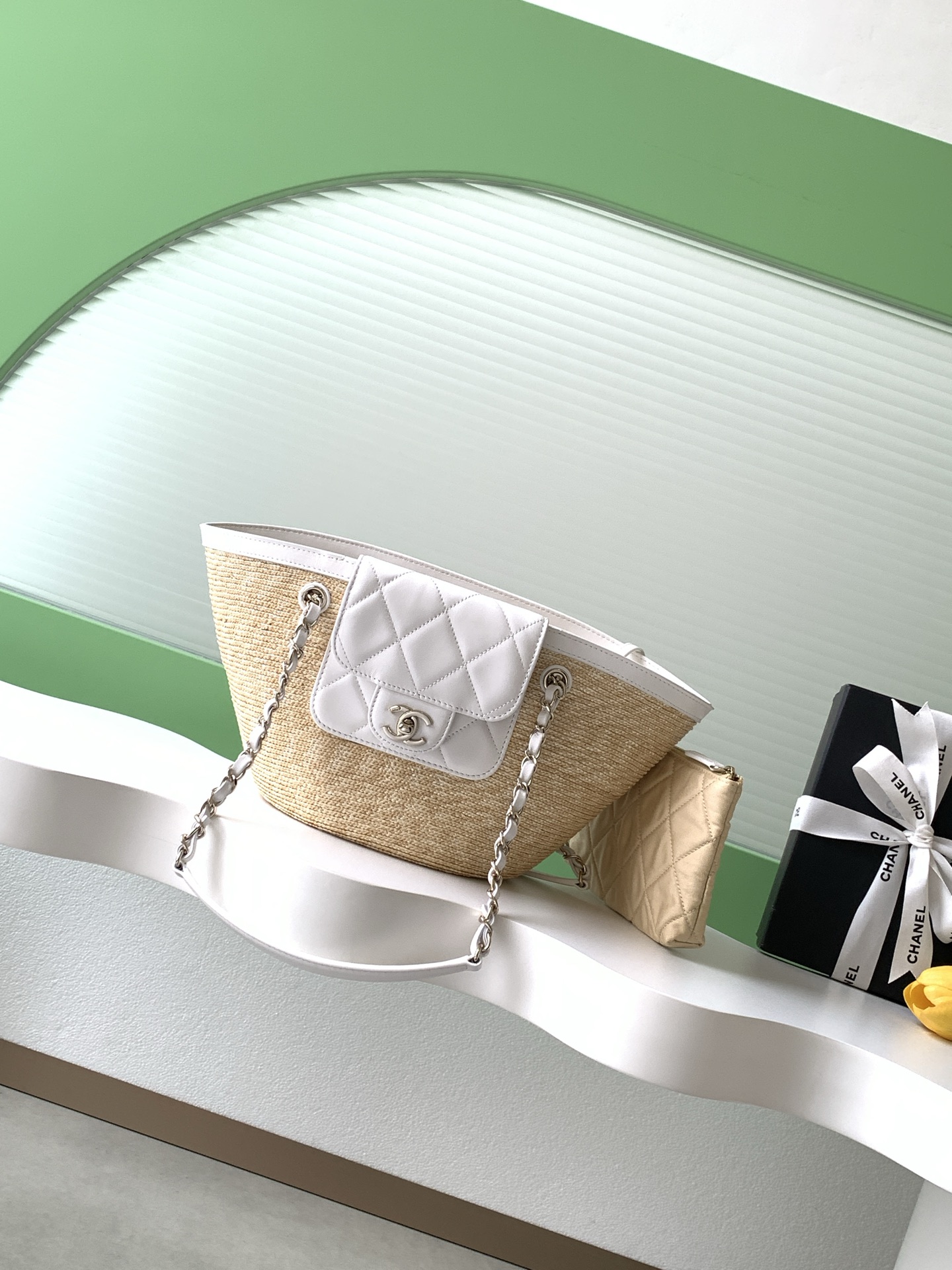 샤넬(Chanel) 26C 라피아 & 화이트 가죽 바스켓 백 토트백 숄더백 가방 스몰