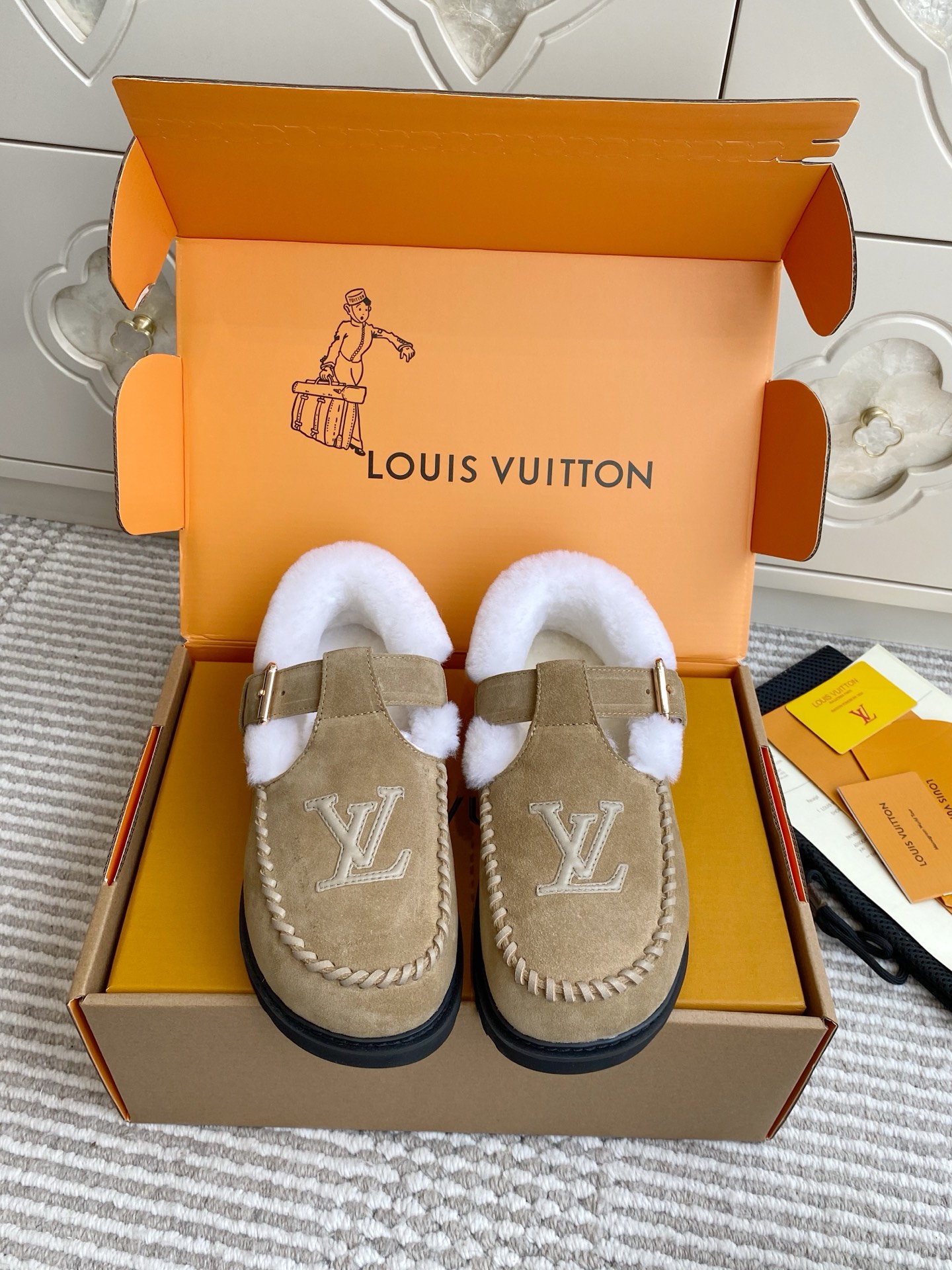 루이비통(Louis Vuitton) 콜로라도(Colorado) 플랫폼 자수 양털 메리제인 로퍼 플랫 슈즈