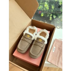 미우미우(miumiu) 플랫폼 양털 로퍼 신발