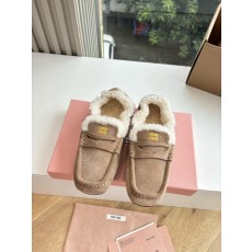 미우미우(miumiu) 플랫폼 양털 로퍼 신발